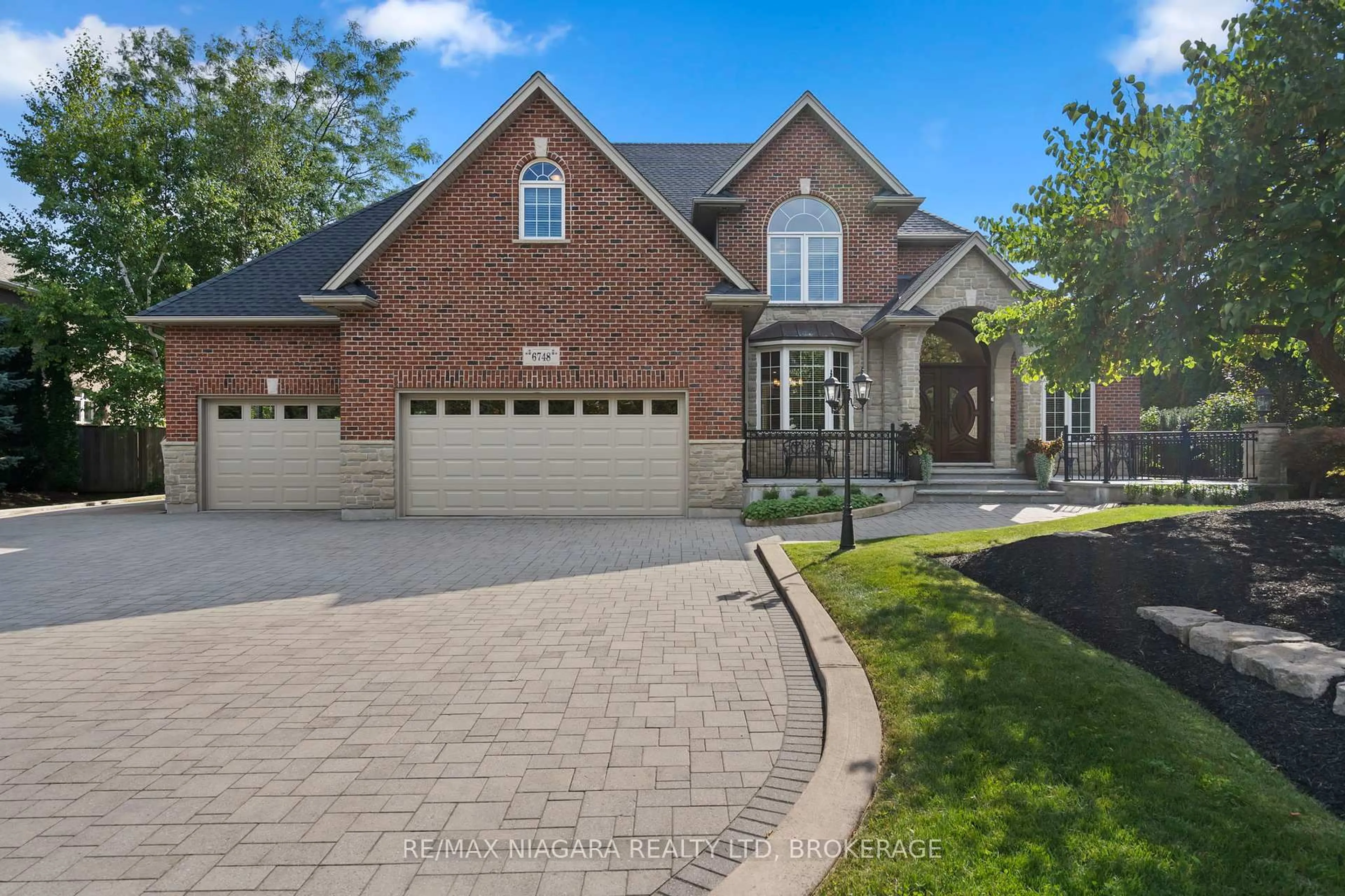 Home with brick exterior material, street for 6748 Domenic Cres, Niagara Falls Ontario L2J 4L5