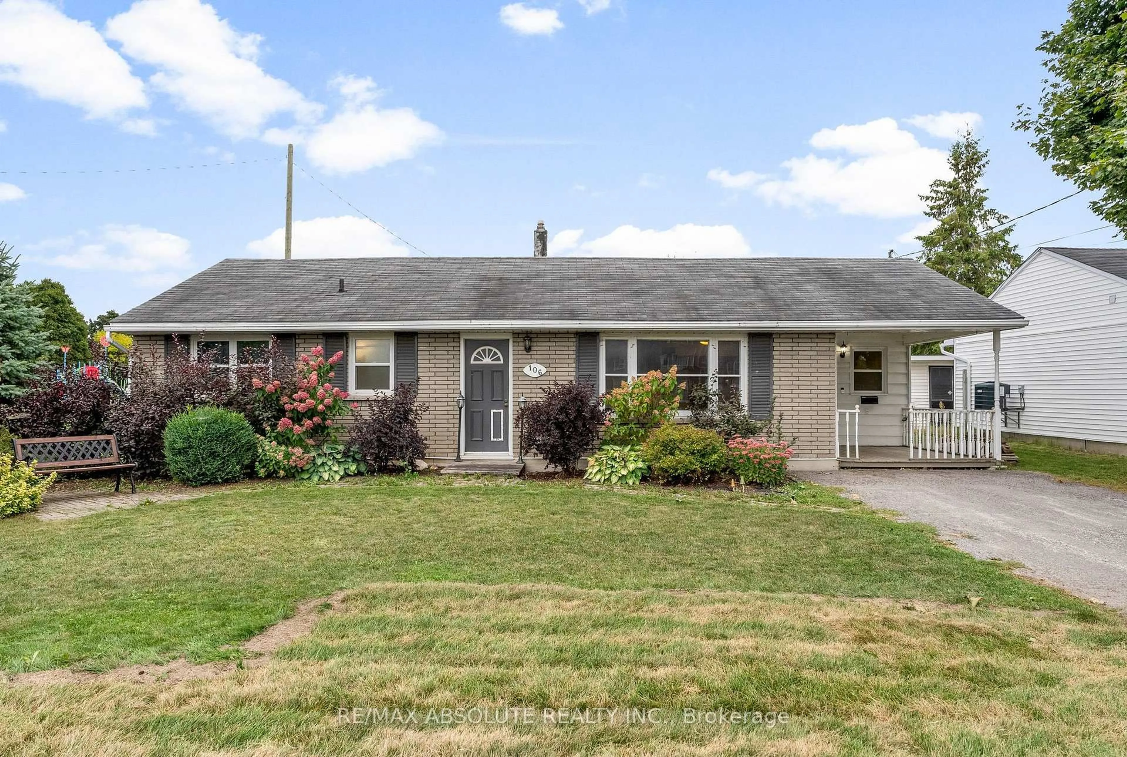 Home with vinyl exterior material, street for 106 Edey St, Arnprior Ontario K7S 1C1