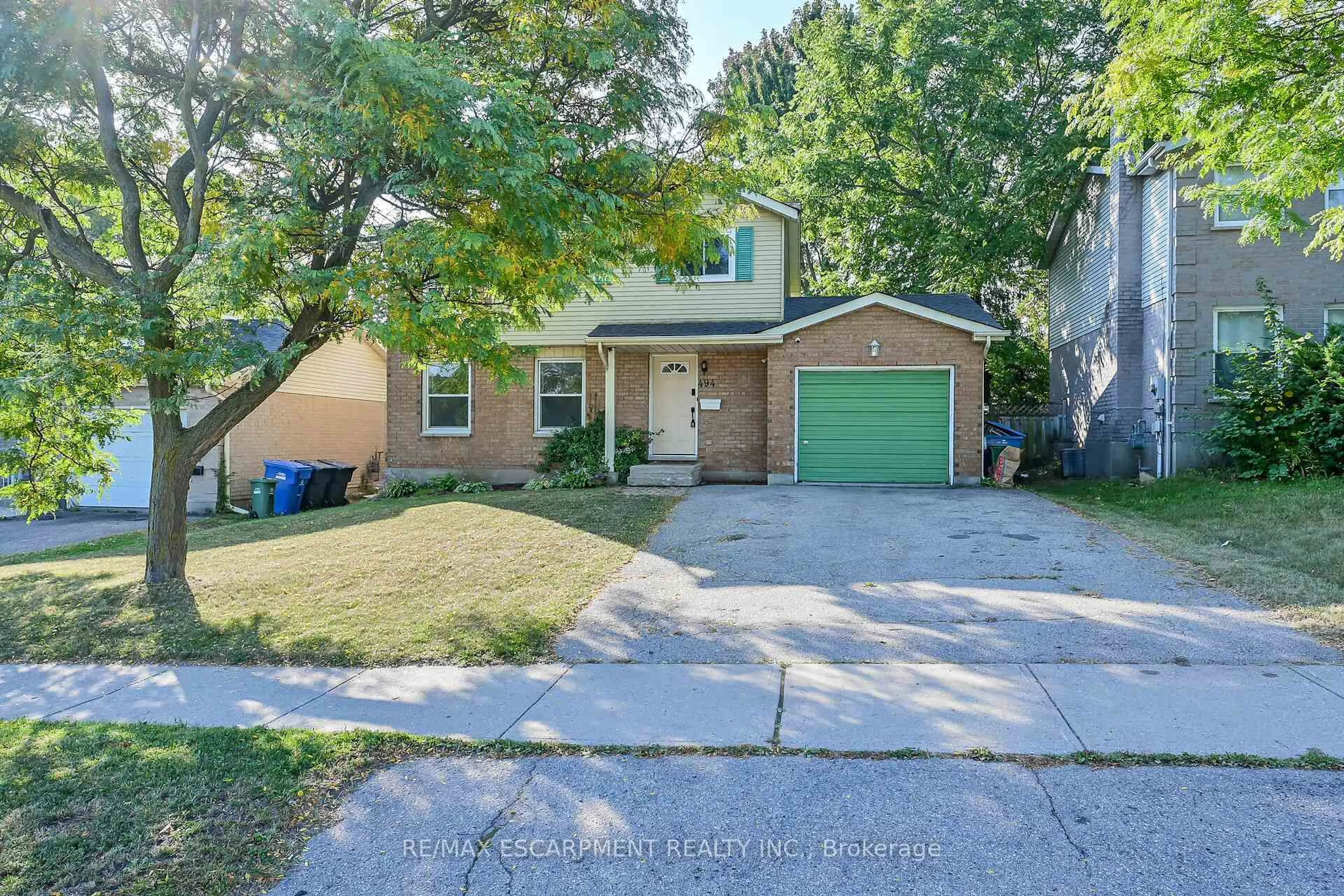 Home with vinyl exterior material, street for 494 Kortright Rd, Guelph Ontario N1G 3Z1