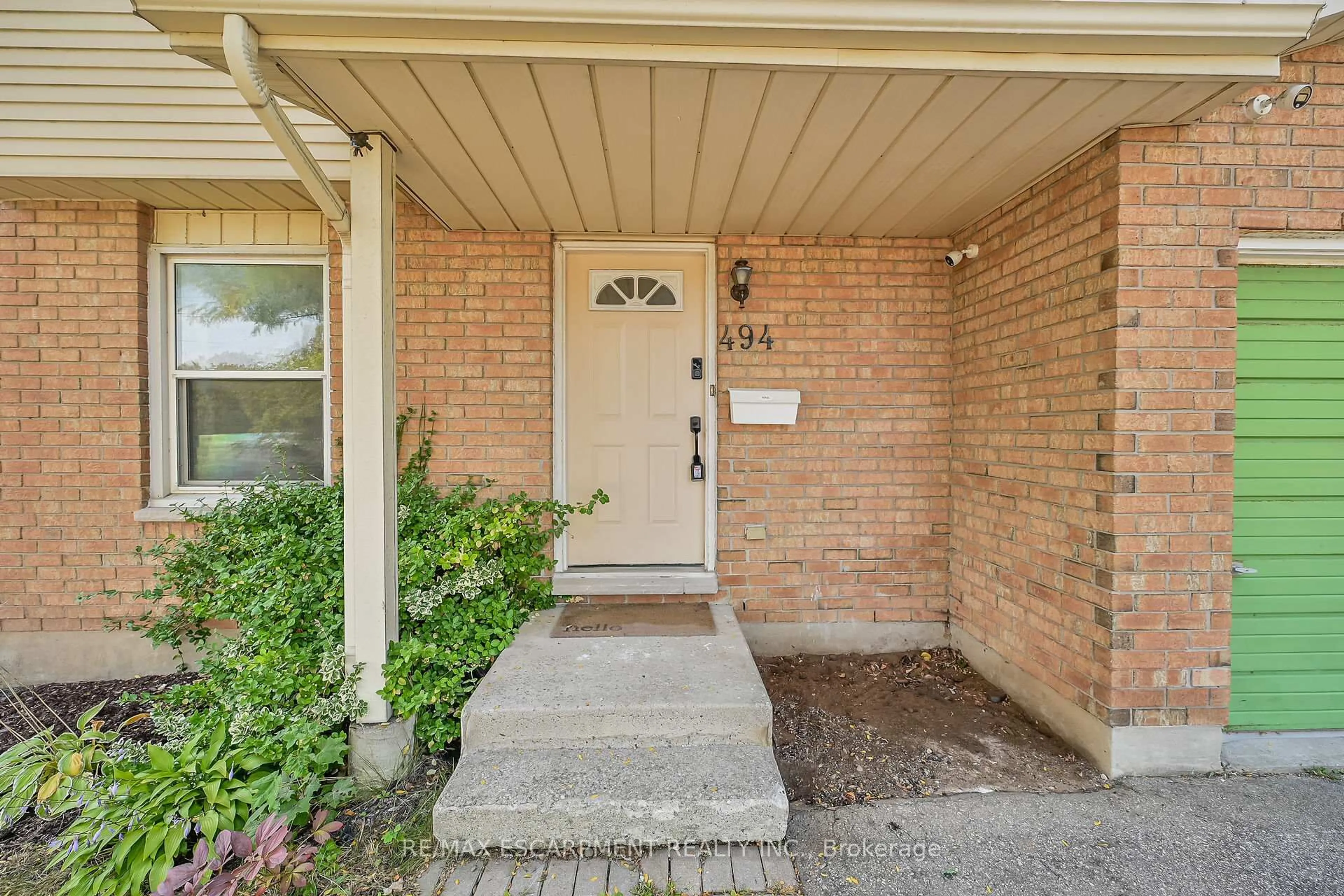 Indoor entryway for 494 Kortright Rd, Guelph Ontario N1G 3Z1