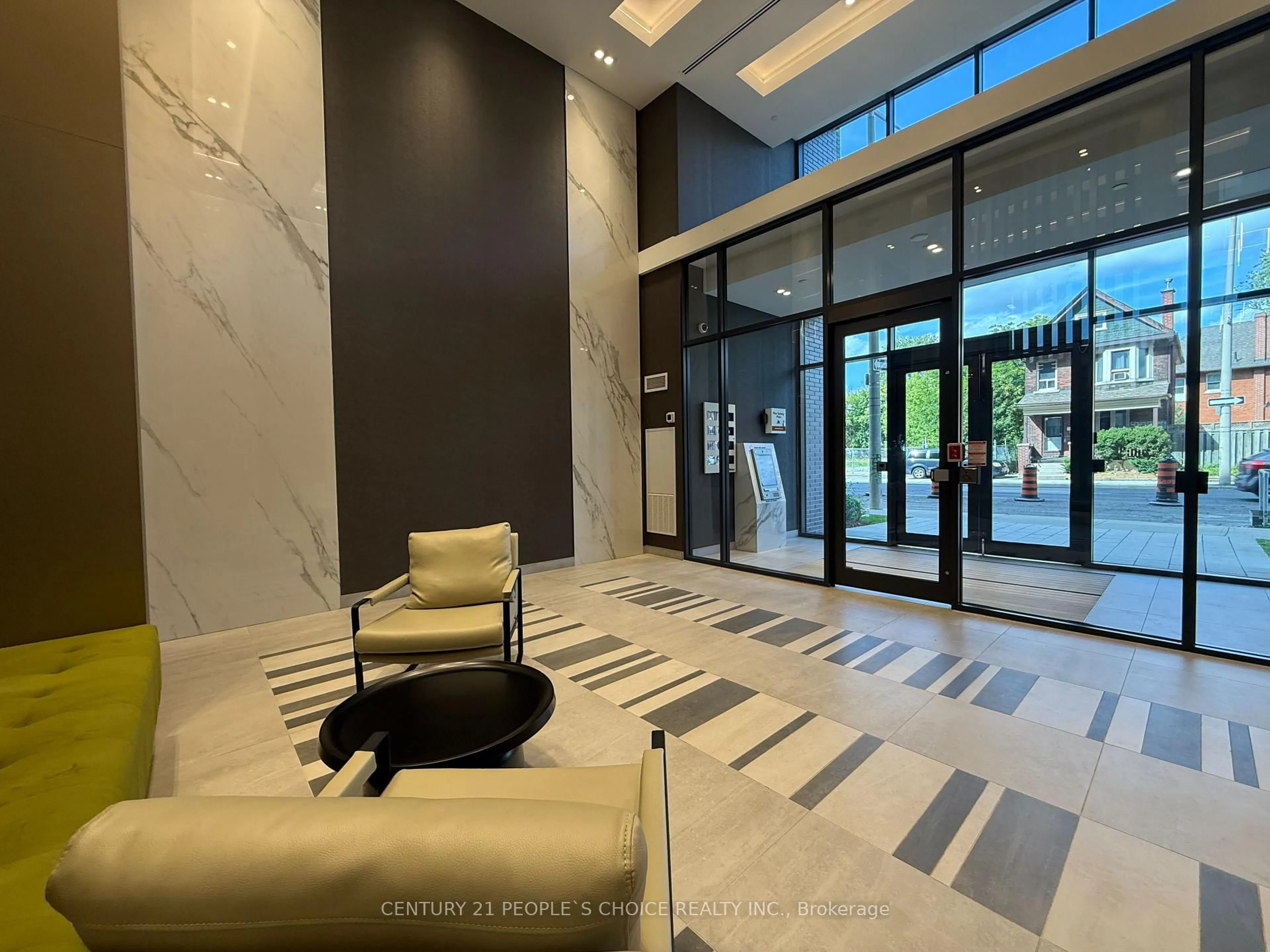 Indoor foyer for 415 Main St #302, Hamilton Ontario L8P 0C9