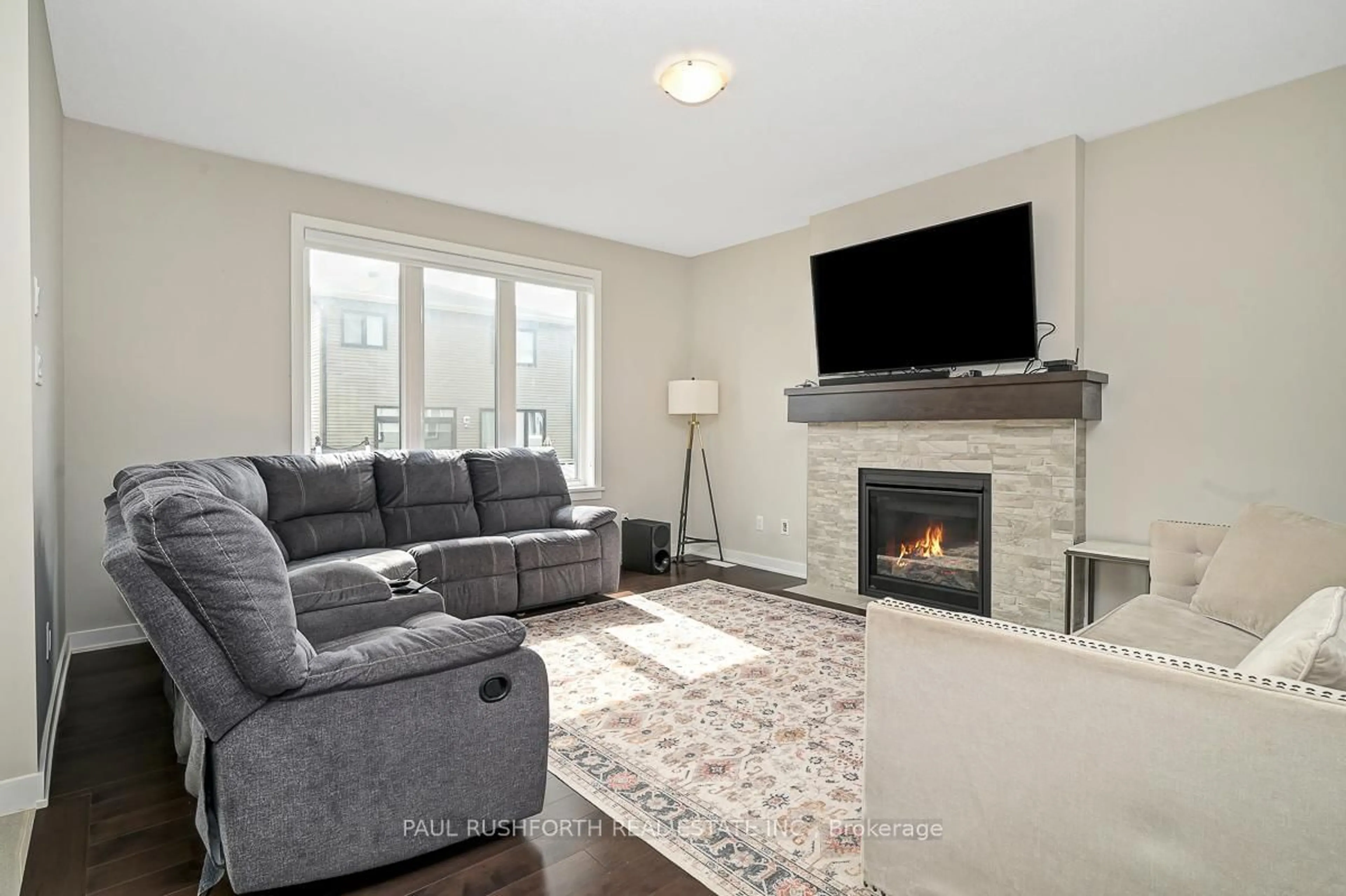 Living room with furniture, unknown for 843 Sendero Way, Ottawa Ontario K2S 2W9