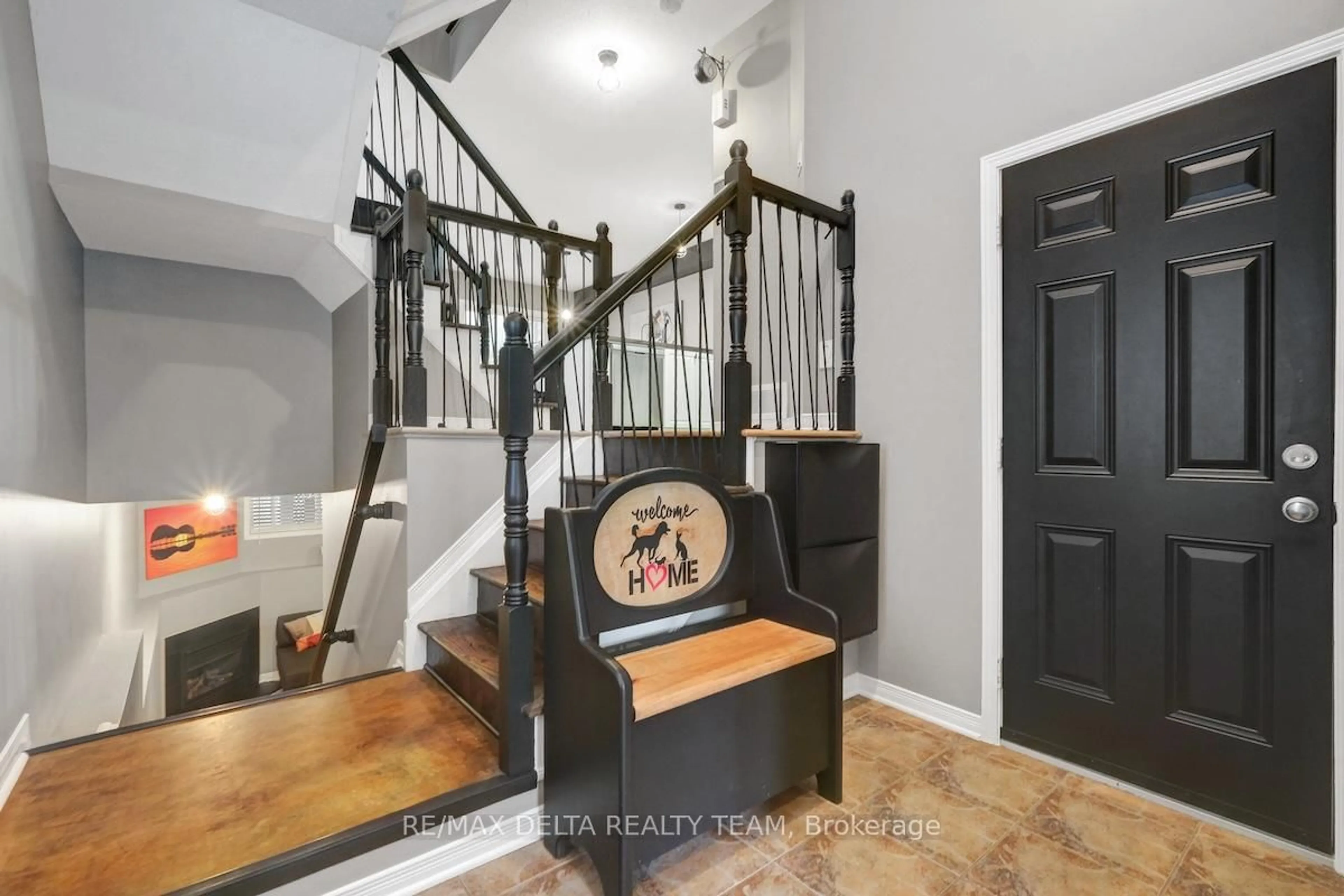 Indoor entryway for 244 Parkrose Private, Ottawa Ontario K4A 0N8