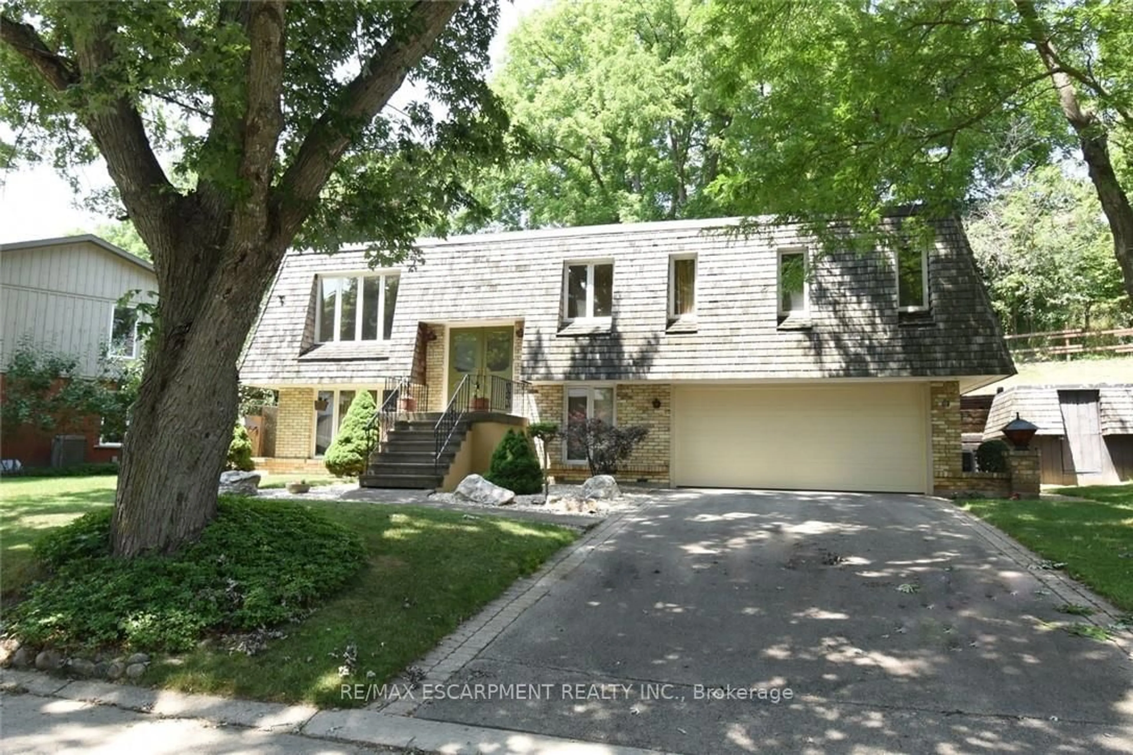 Home with brick exterior material, street for 30 Terrace Dr, Hamilton Ontario L9A 2Y6