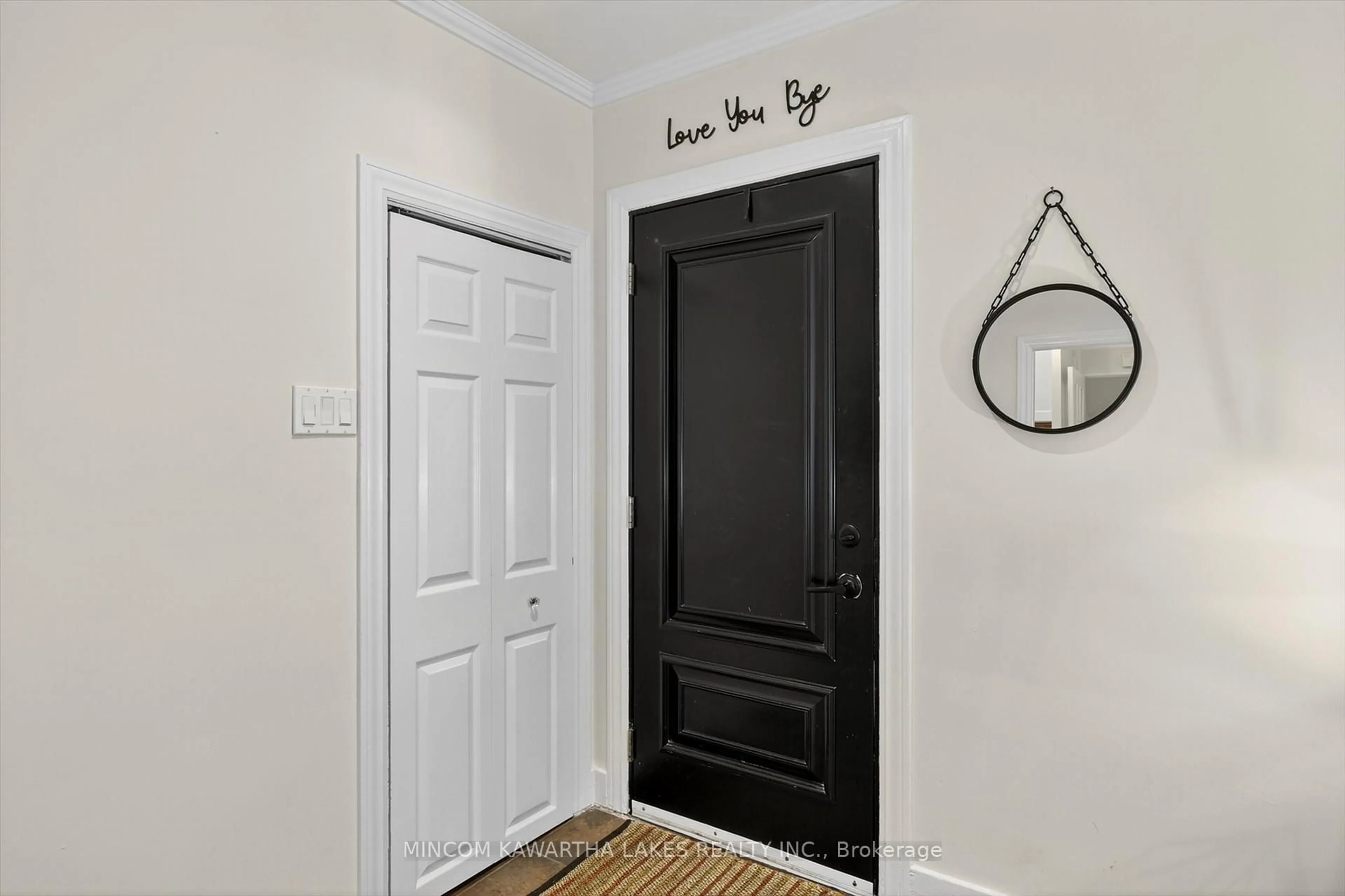 Indoor entryway for 375 Albertus Ave, Peterborough Ontario K9J 5Z7
