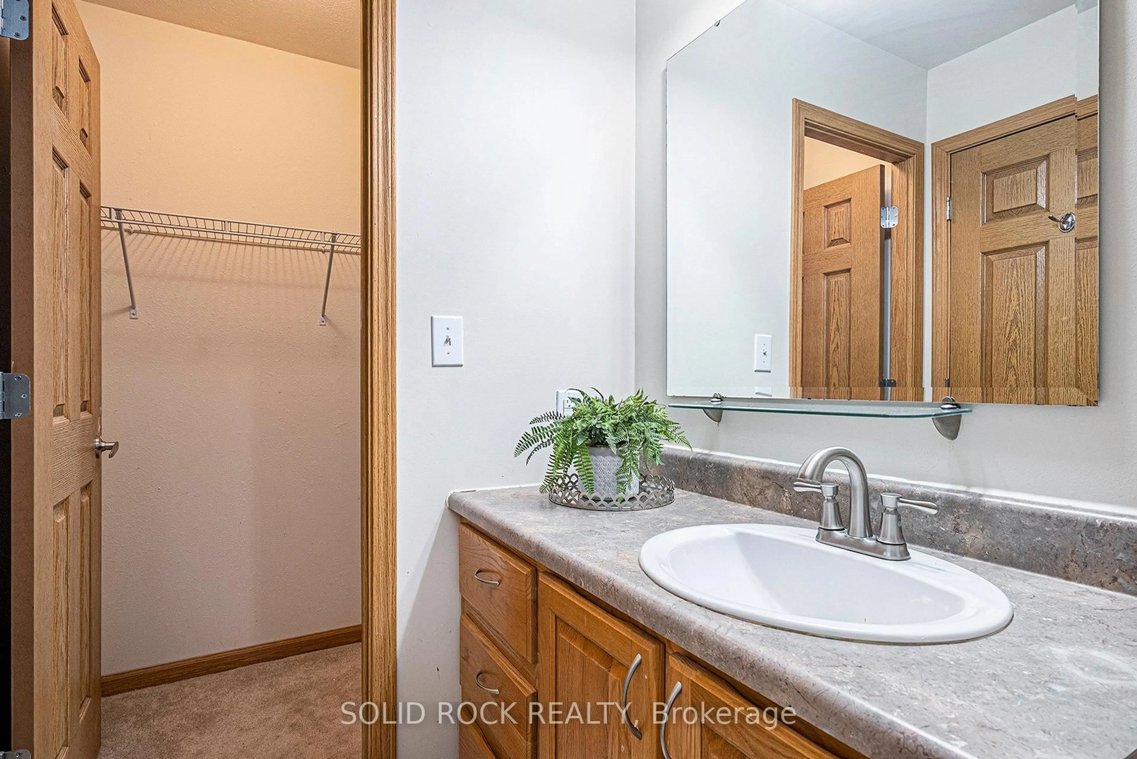 Standard bathroom, ceramic/tile floor for 65 Vanier Rd, Ottawa Ontario K2H 7P6