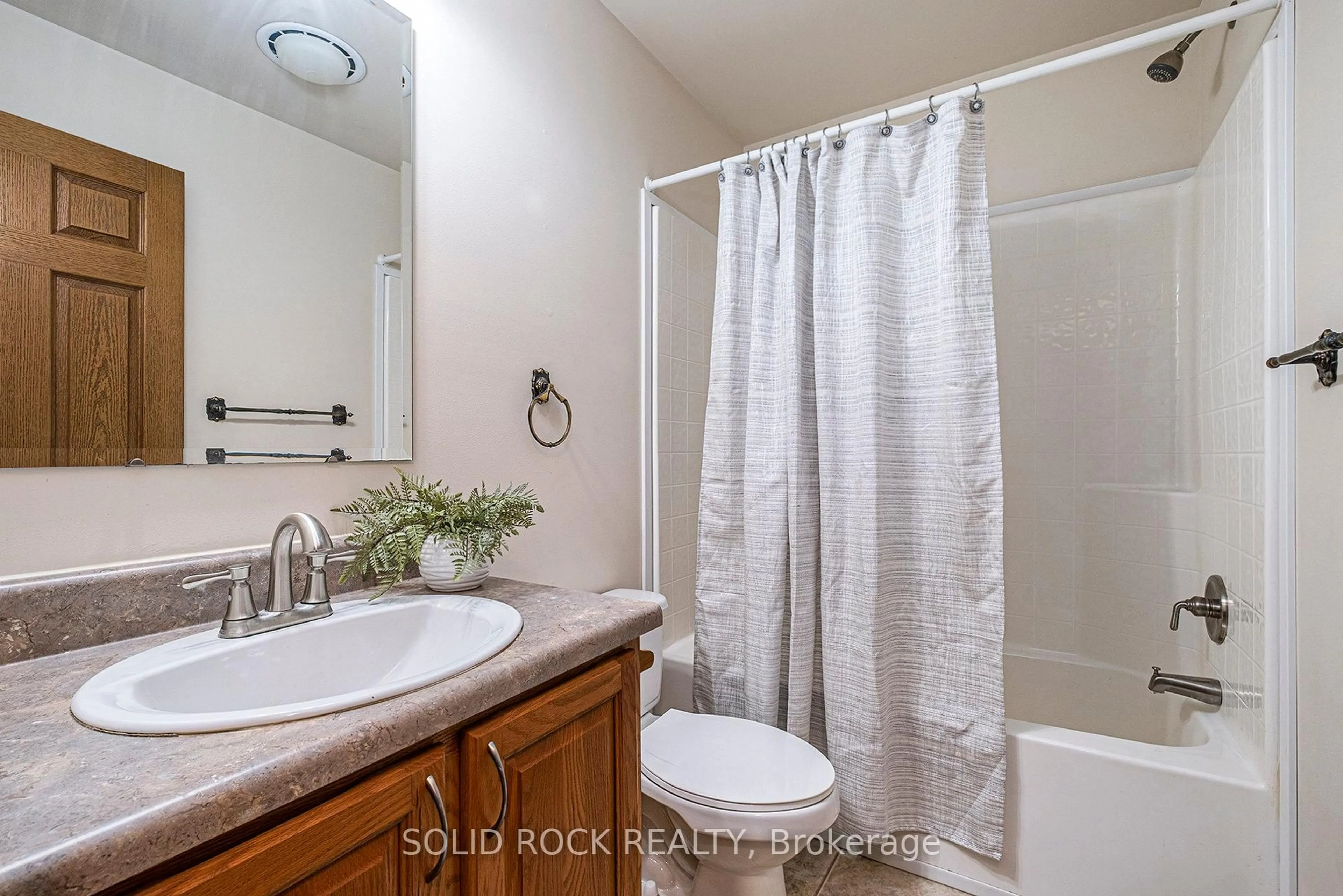 Standard bathroom, unknown for 65 Vanier Rd, Ottawa Ontario K2H 7P6