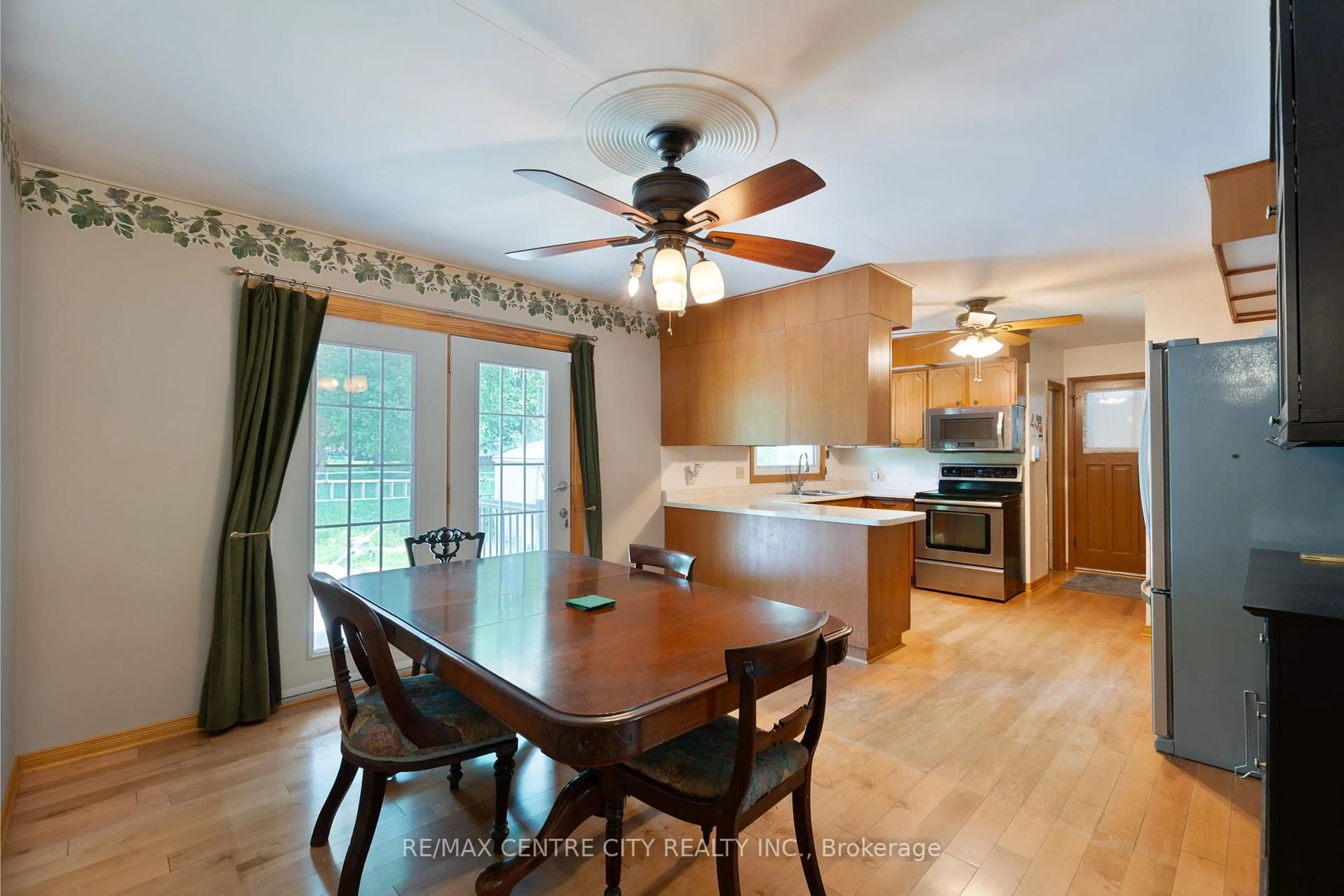 Dining room, wood/laminate floor for 233 Amy St, Southwest Middlesex Ontario N0L 2N0