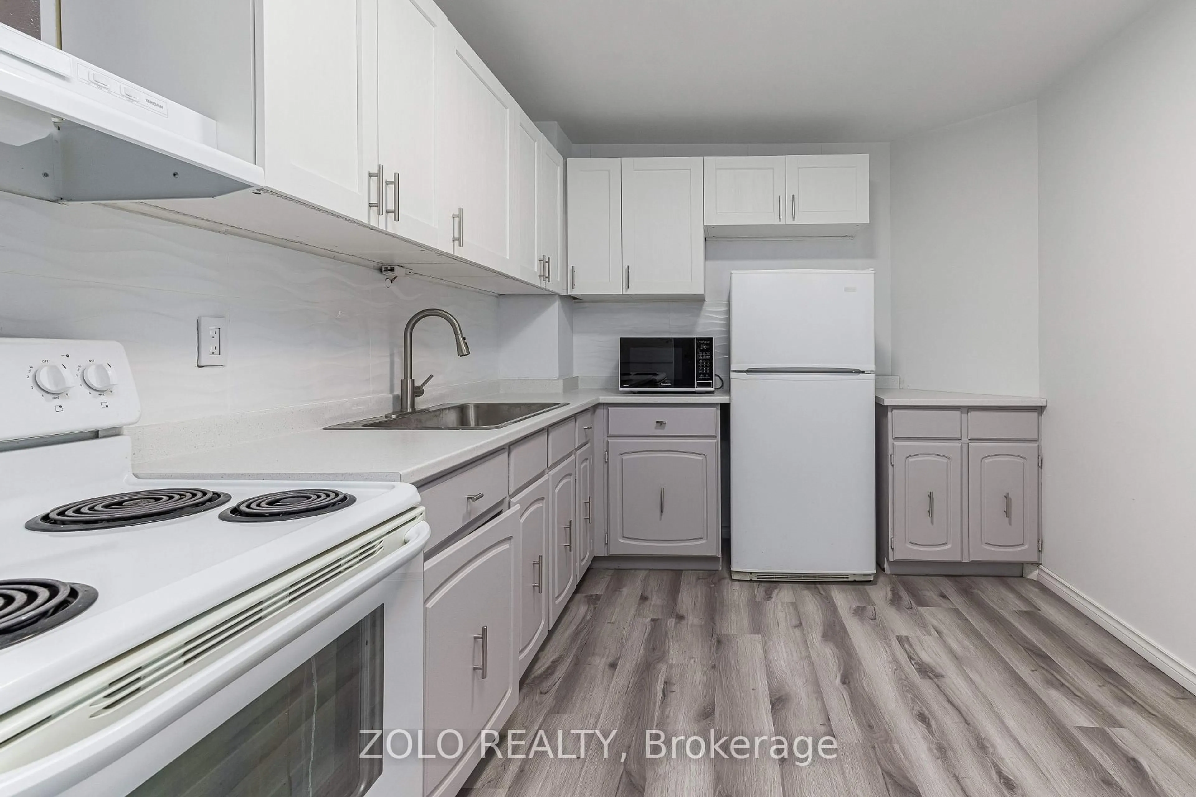 Standard kitchen, unknown for 66 Greenview Dr #909, Kingston Ontario K7M 7C5