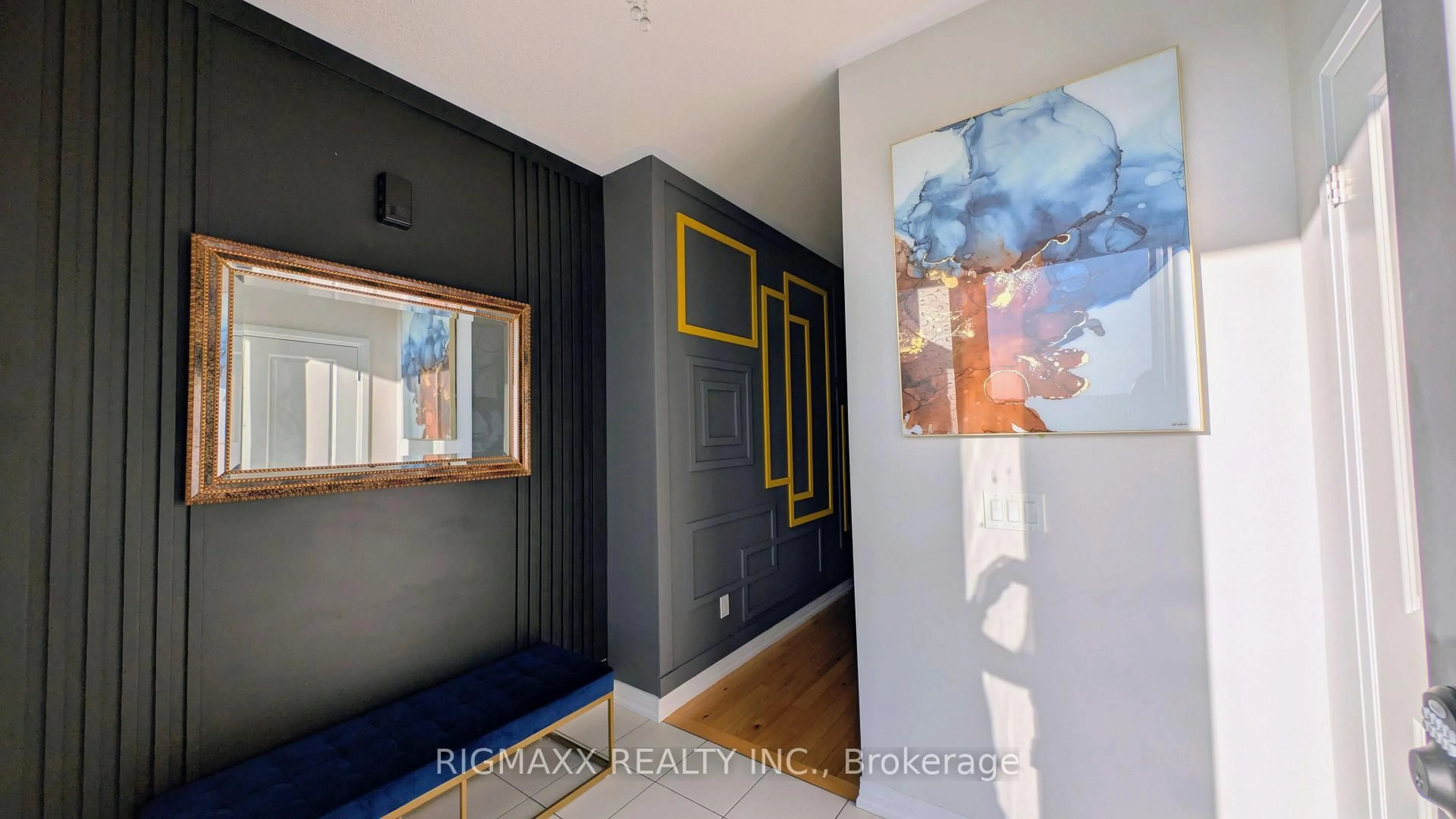 Indoor entryway for 208 Rosebury Way, Hamilton Ontario L0R 1W0