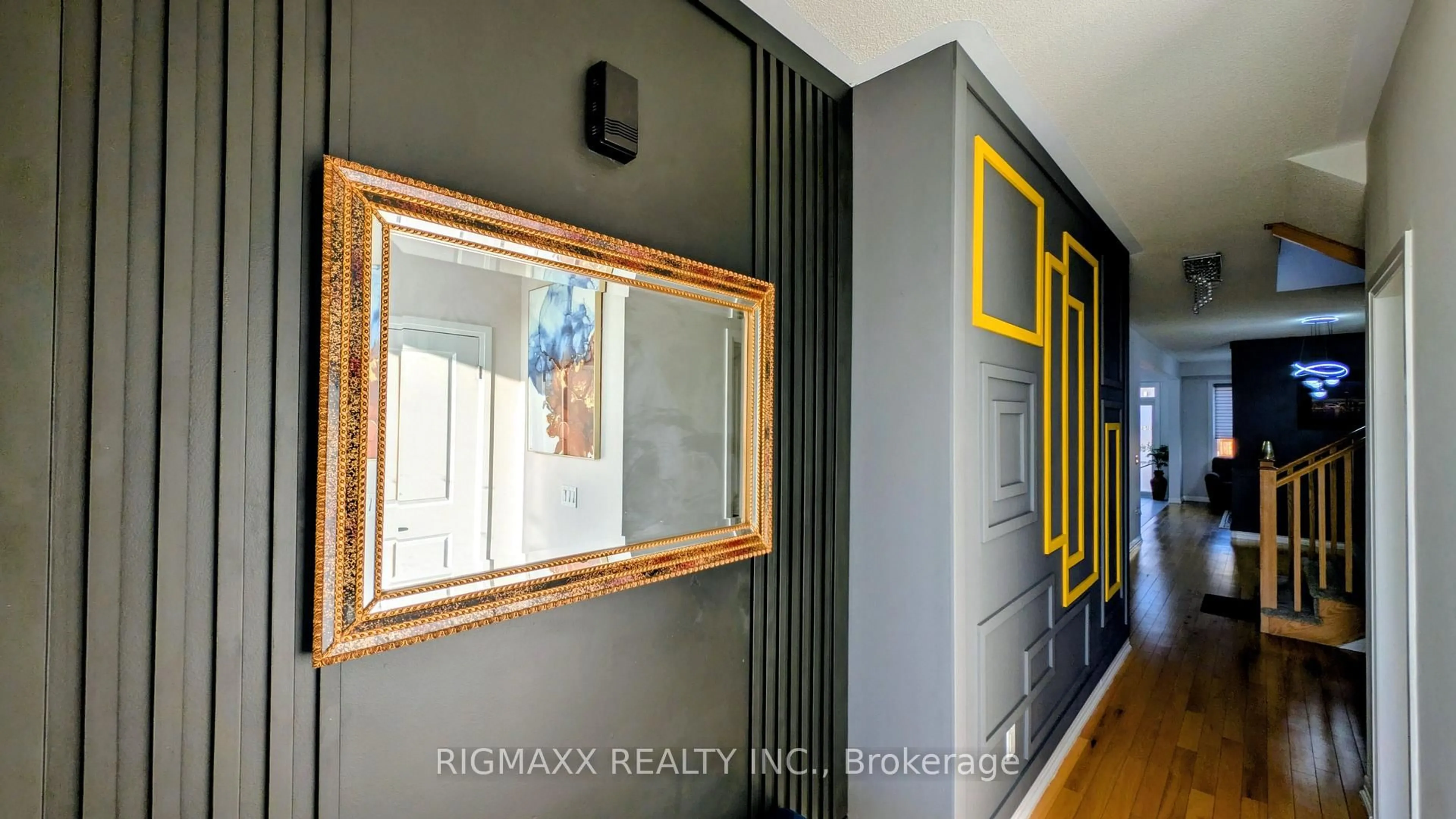 Indoor entryway for 208 Rosebury Way, Hamilton Ontario L0R 1W0