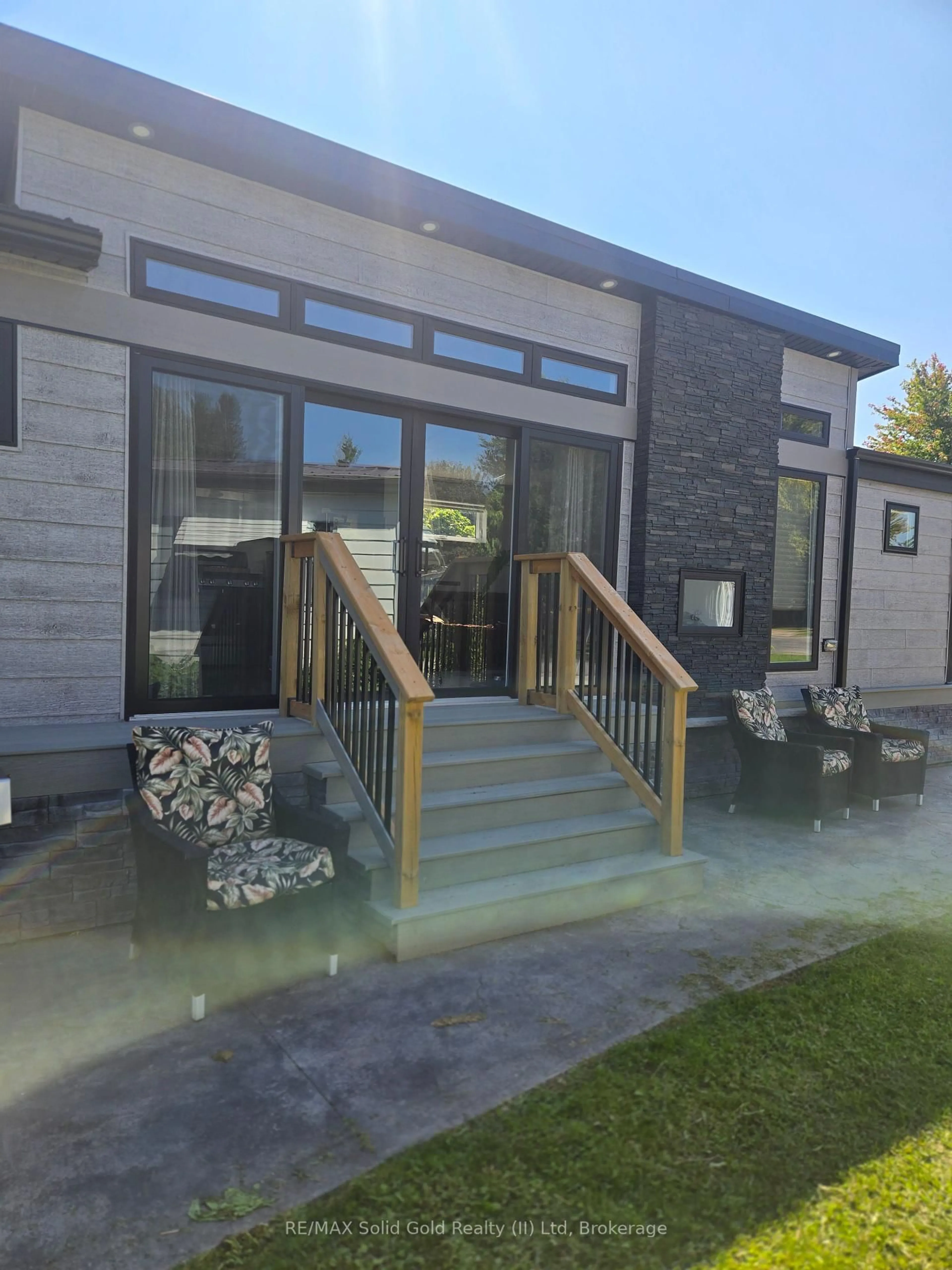 Unknown for 22220 Charing Cross Rd, Chatham-Kent Ontario N7M 5V8