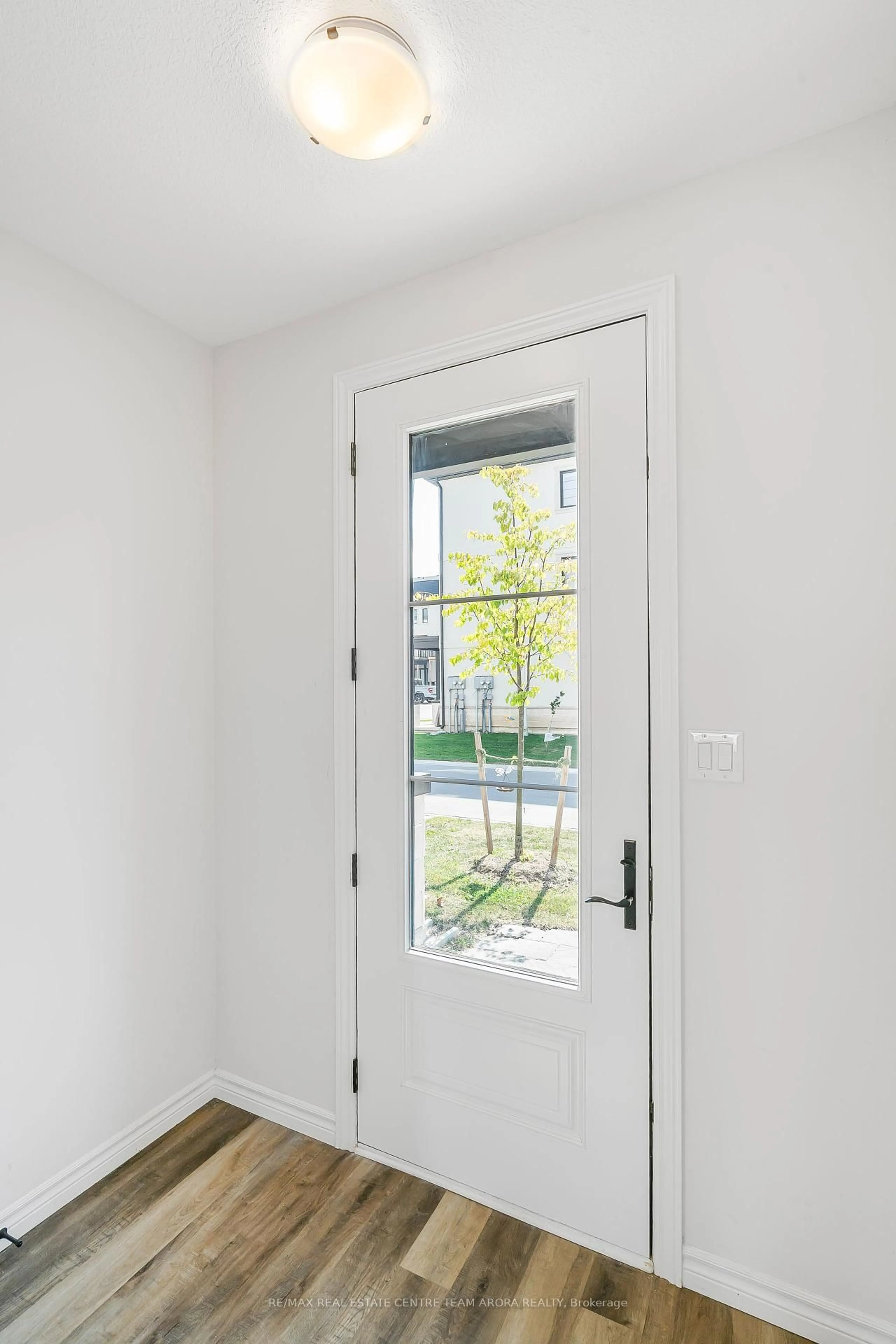 Indoor entryway for 373 Callaway Rd #15, London North Ontario N6G 2N1