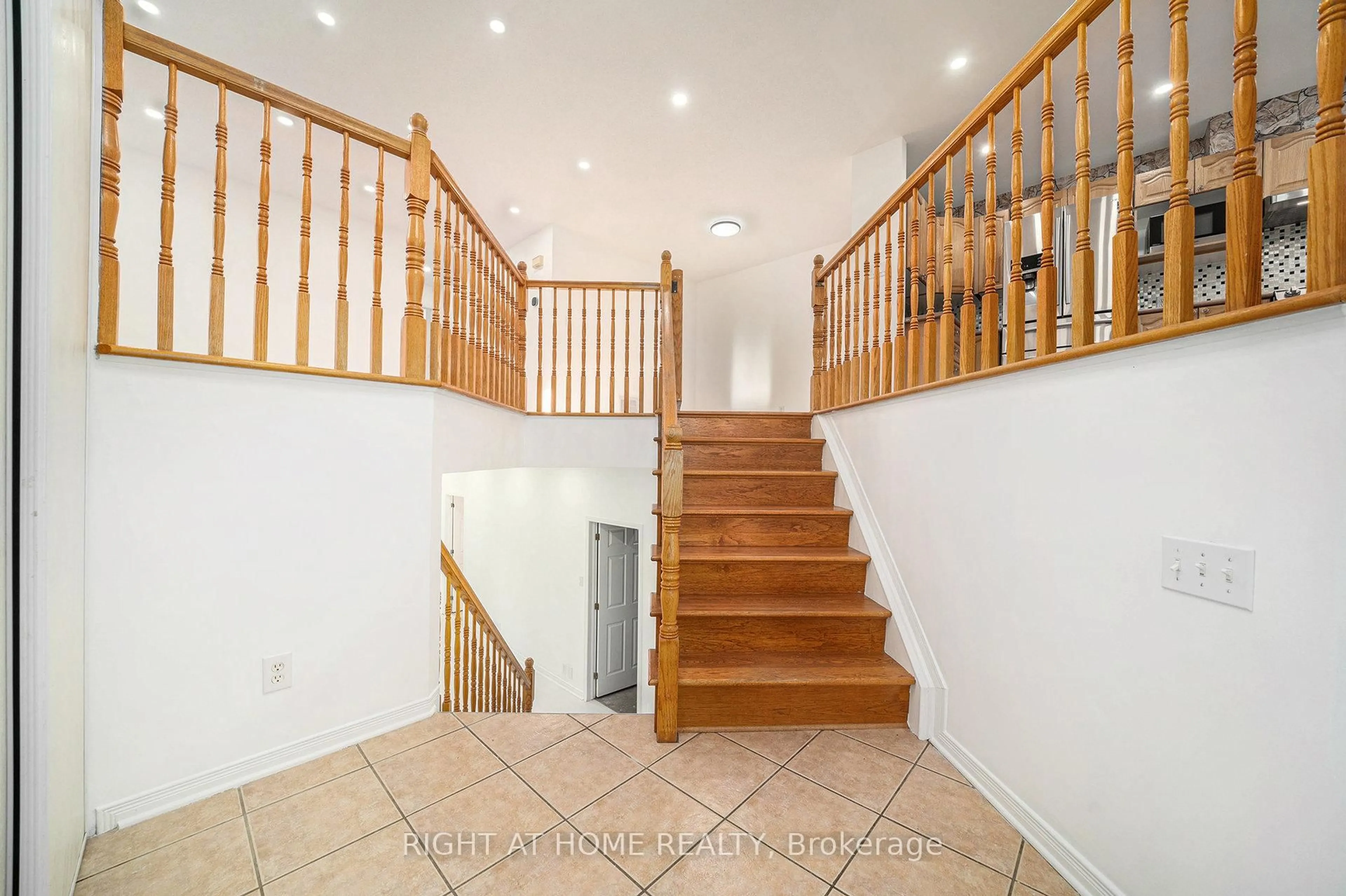 Unknown for 116 Calaveras Ave, Ottawa Ontario K2J 4Z7