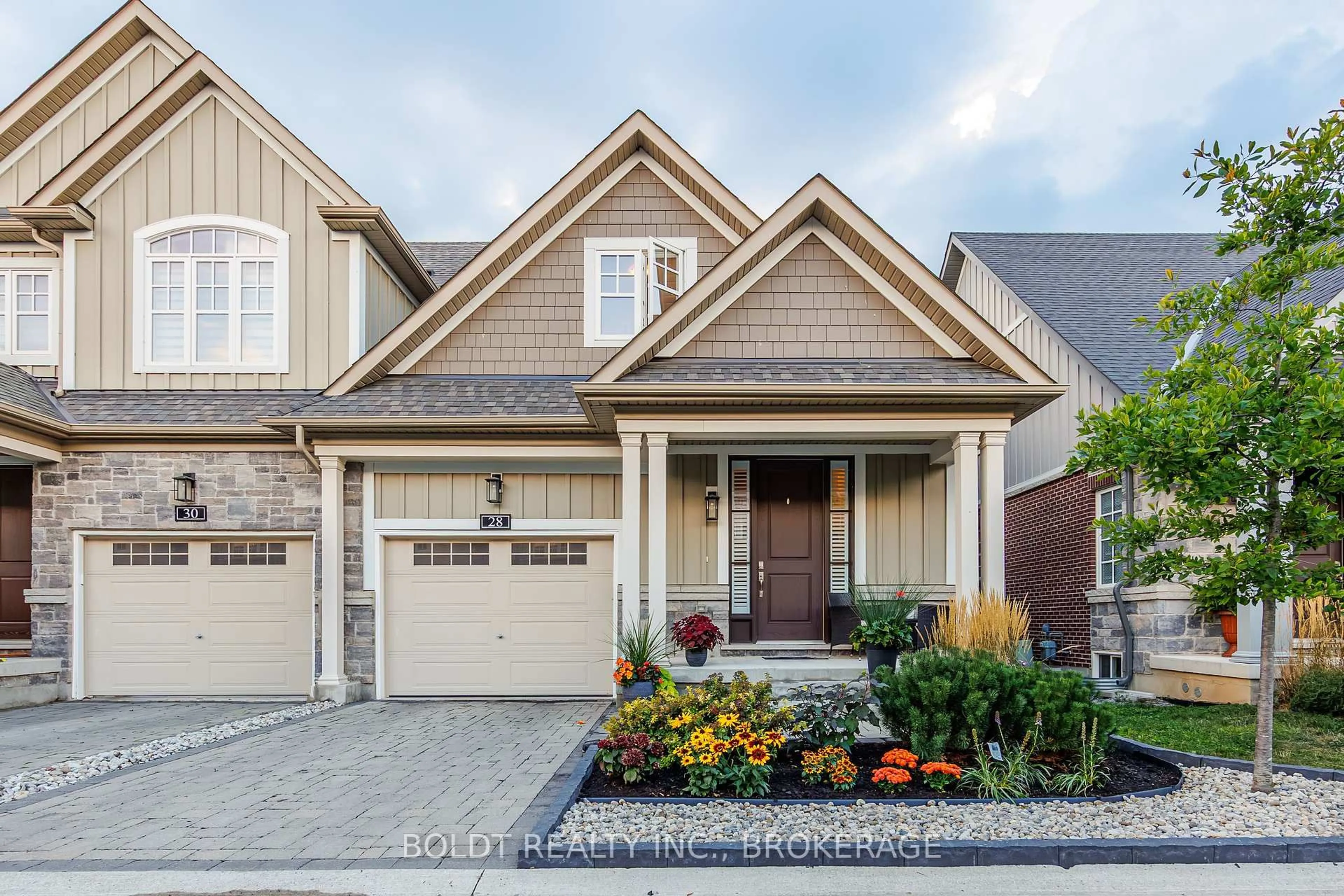 Home with brick exterior material, street for 28 Windsor Circ, Niagara-on-the-Lake Ontario L0S 1J0