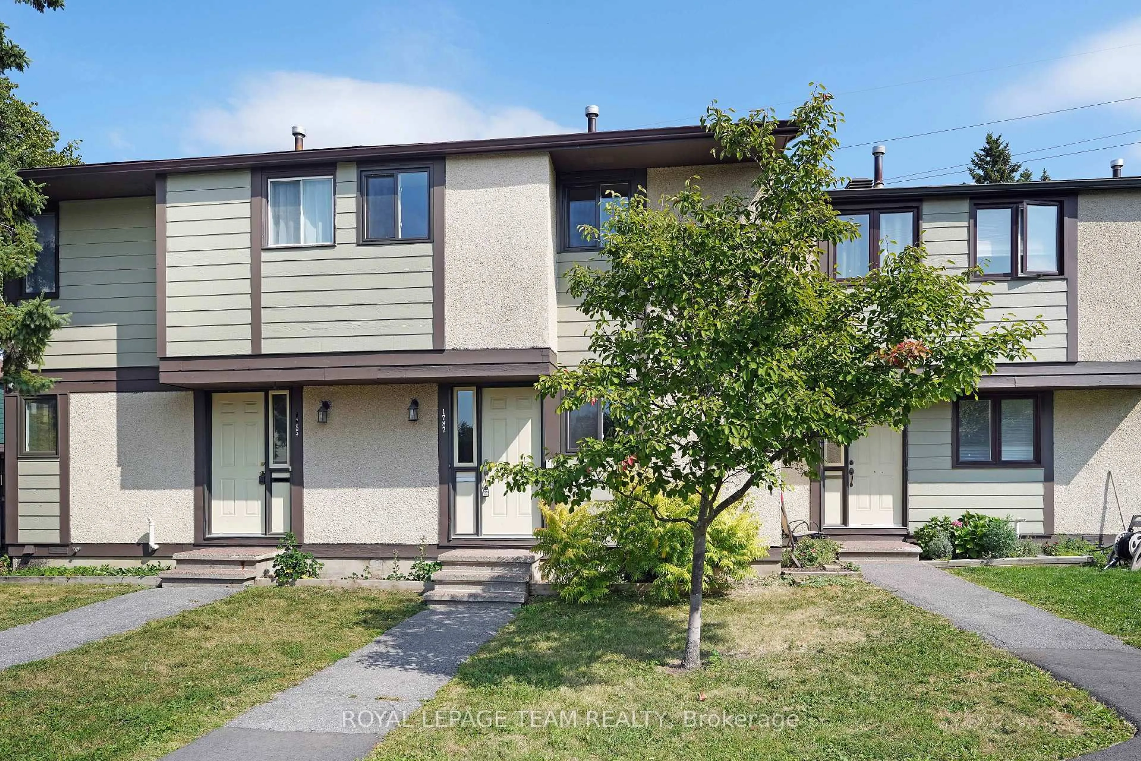 A pic from outside/outdoor area/front of a property/back of a property/a pic from drone, street for 1787 Meadowbrook Rd #96, Ottawa Ontario K1B 4W6