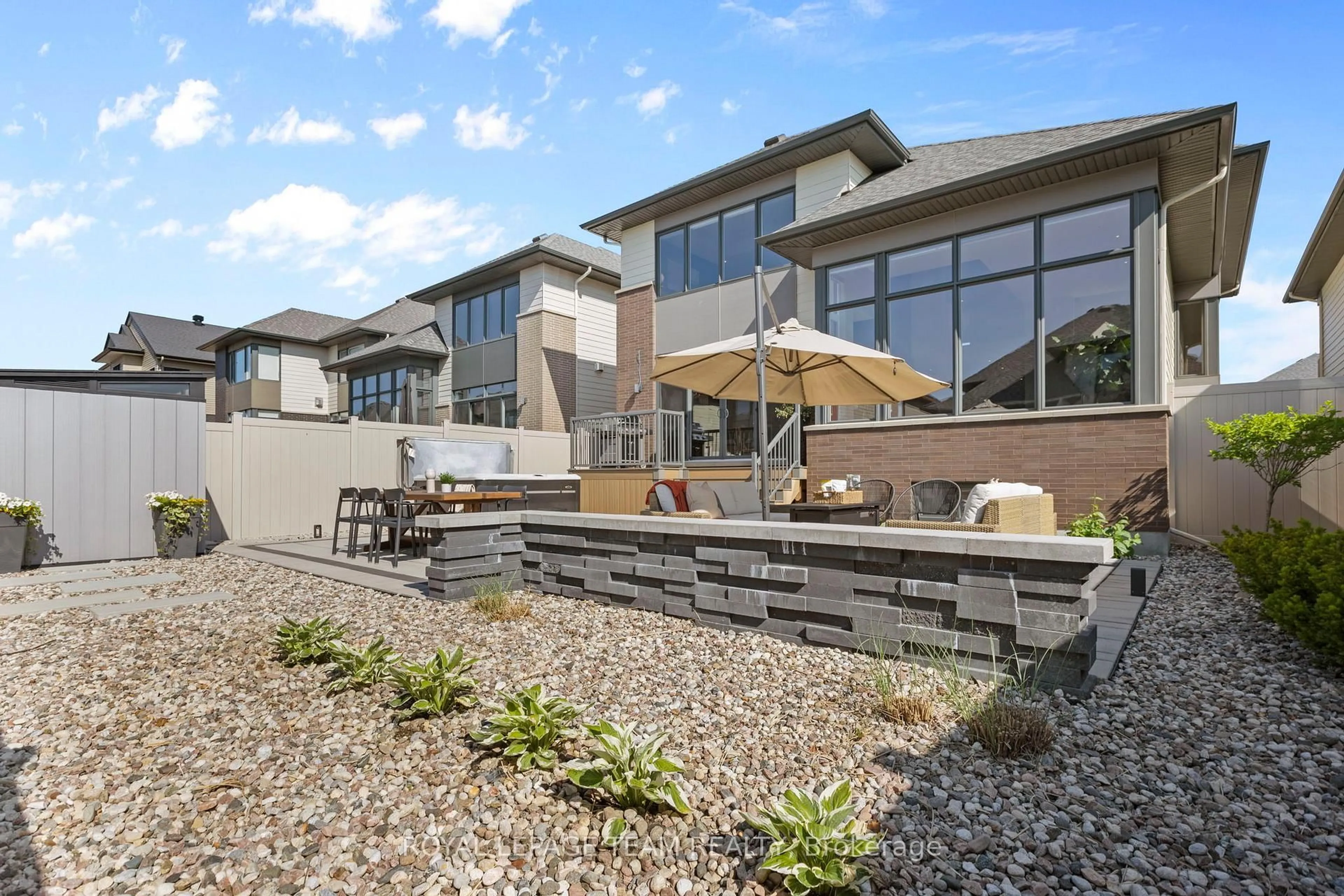 Patio, unknown for 304 Long Acres St, Ottawa Ontario K2M 0H1