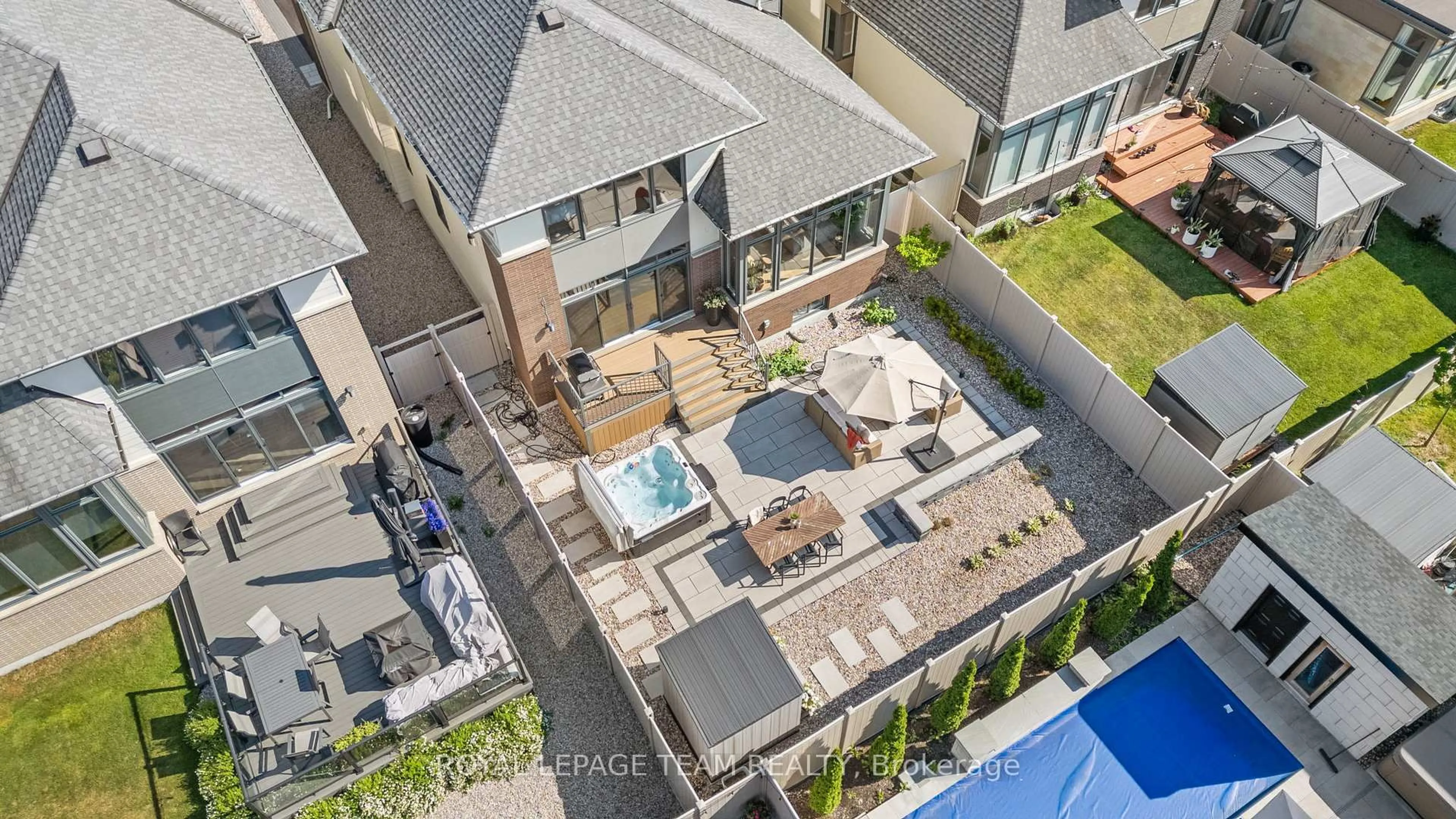 A pic from outside/outdoor area/front of a property/back of a property/a pic from drone, city buildings view from balcony for 304 Long Acres St, Ottawa Ontario K2M 0H1