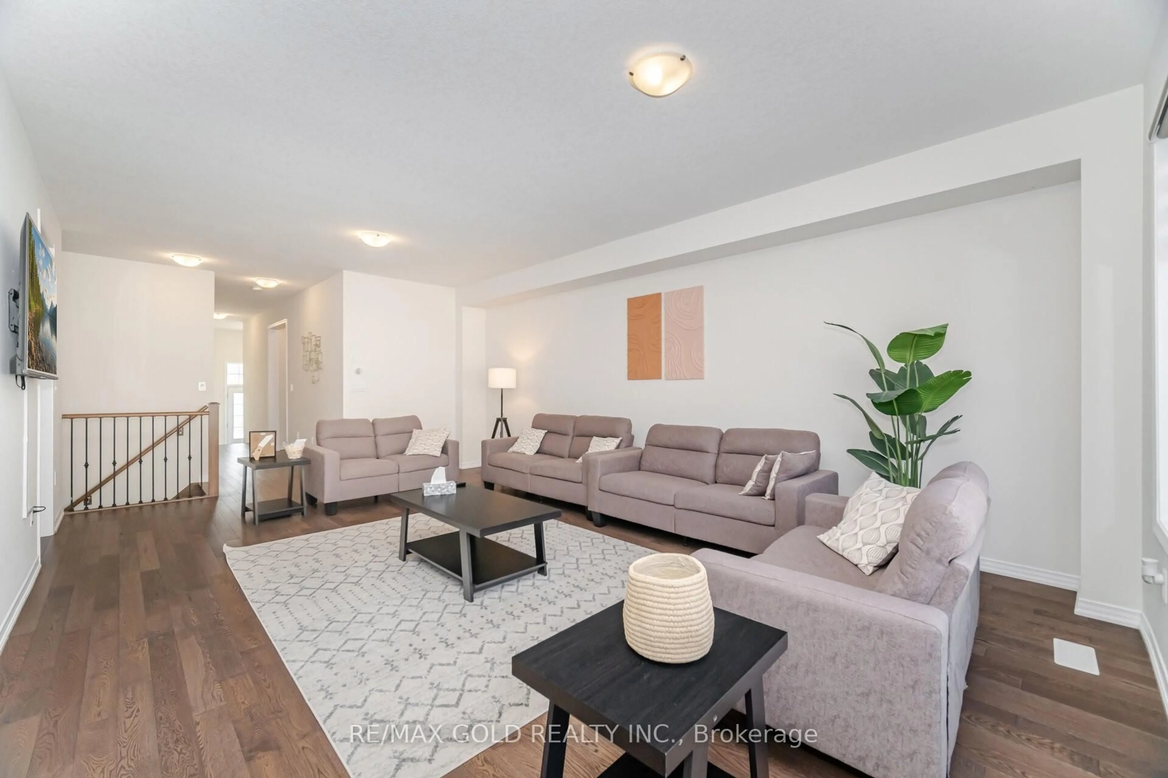 Living room with furniture, unknown for 3 Sara Dr, Thorold Ontario L3B 0G2