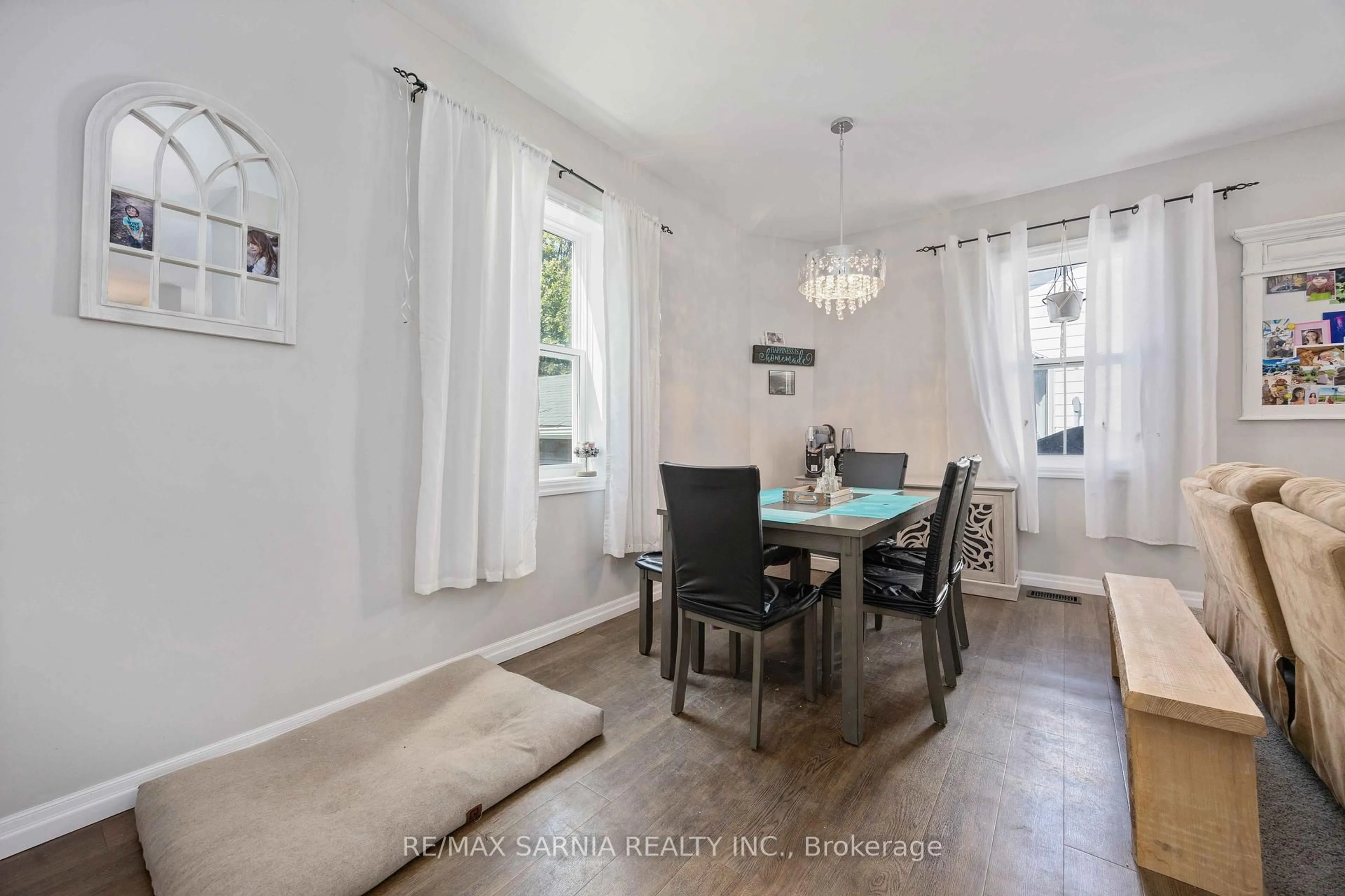 Dining room, ceramic/tile floor for 16 Union St, Lambton Shores Ontario N0N 1J0