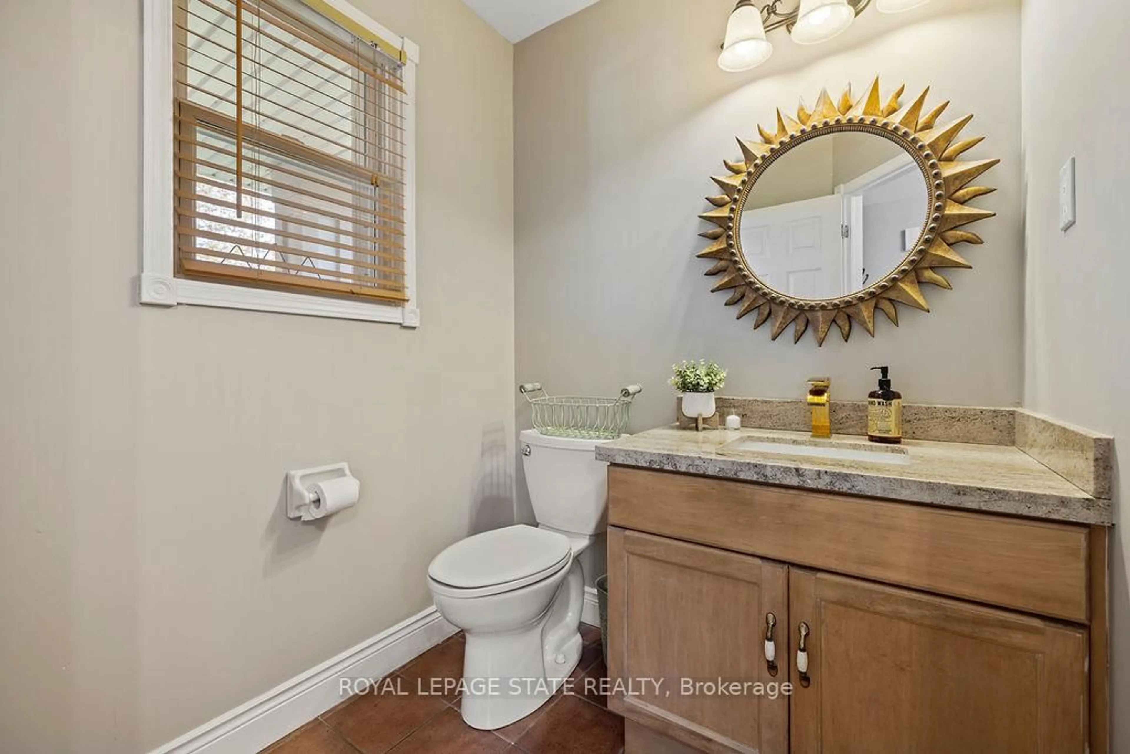 Standard bathroom, ceramic/tile floor for 16 Linington Tr, Hamilton Ontario L9H 7A3