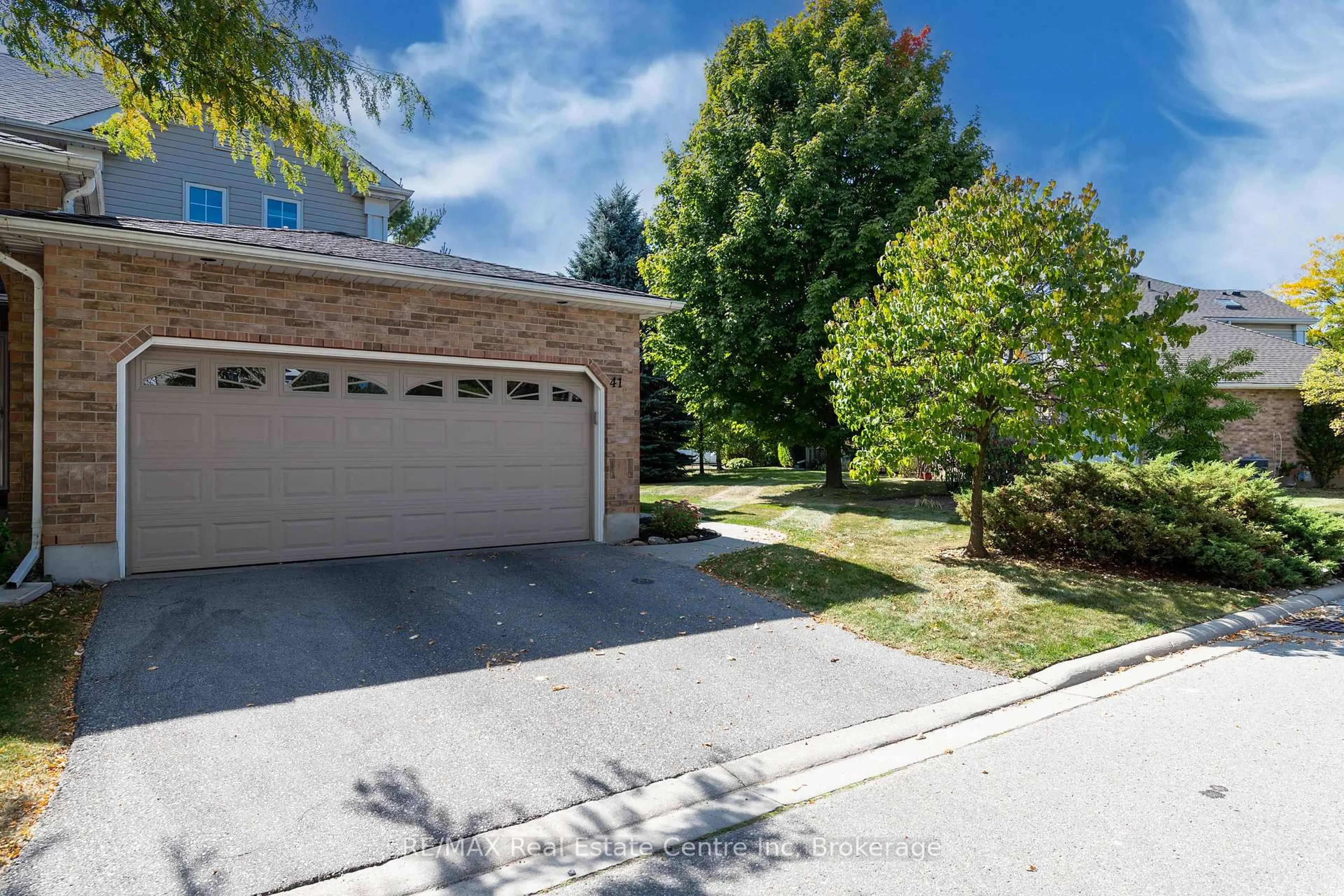 A pic from outside/outdoor area/front of a property/back of a property/a pic from drone, street for 1550 Gordon St #41, Guelph Ontario N1L 1C7