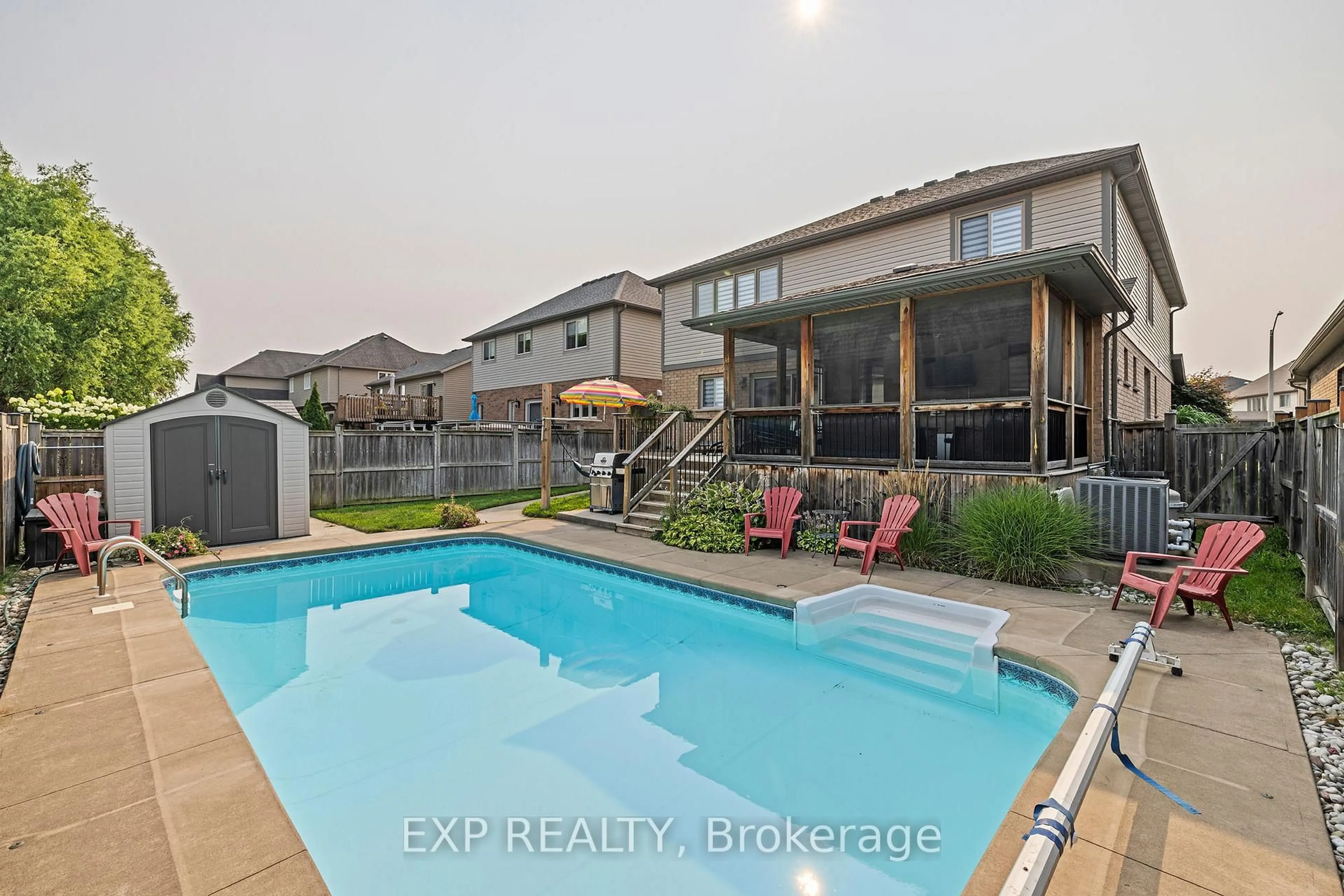 Pool for 6540 Richard Cres, Niagara Falls Ontario L2H 0A9