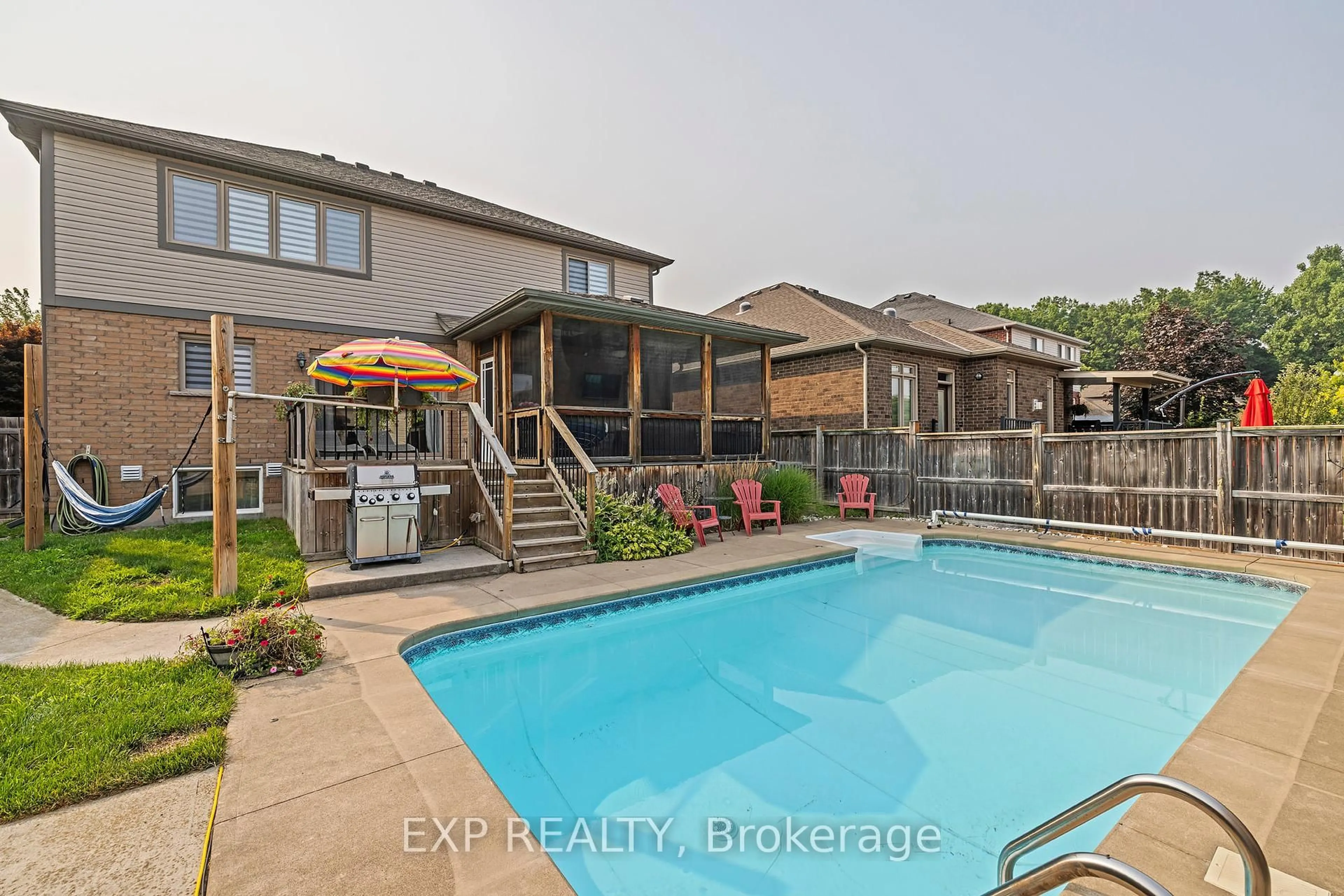 Pool for 6540 Richard Cres, Niagara Falls Ontario L2H 0A9