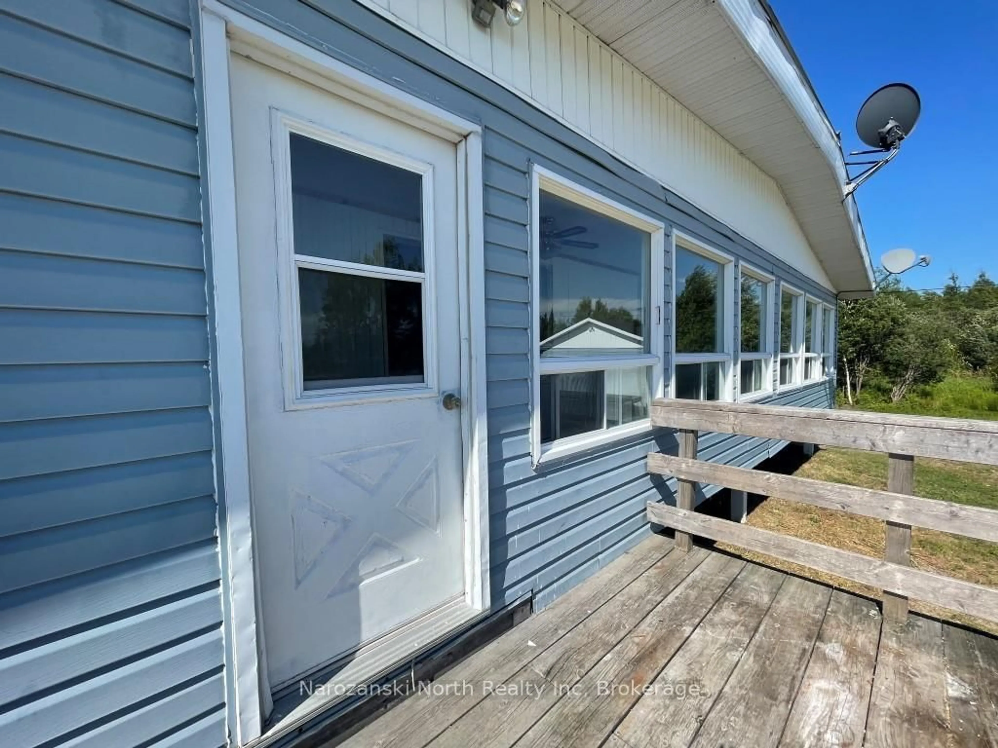 Home with vinyl exterior material, water/lake/river/ocean view for 2855 Highway 64 Highway, French River Ontario P0M 2N0