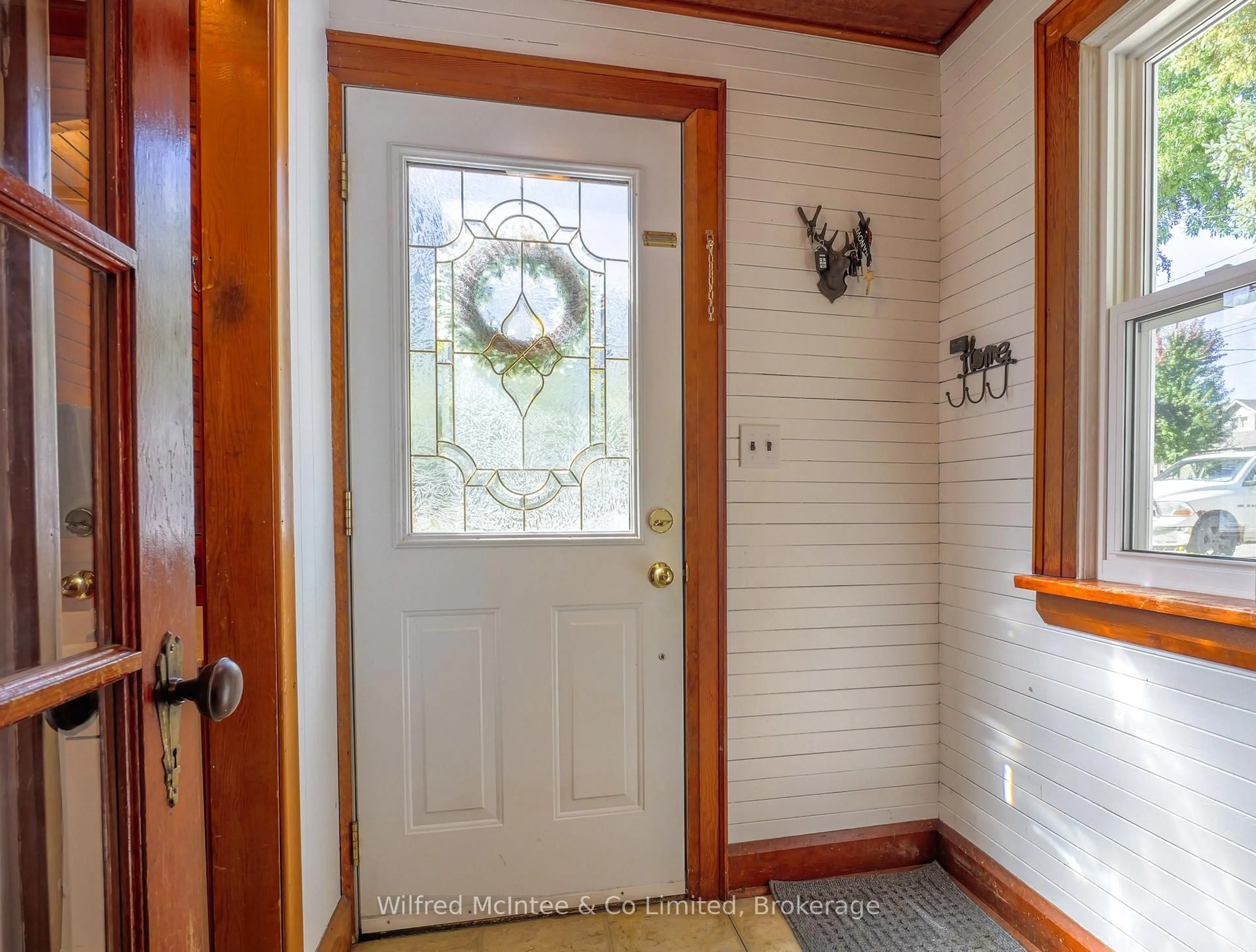 Indoor entryway for 304 Napier St, Brockton Ontario N0G 2V0