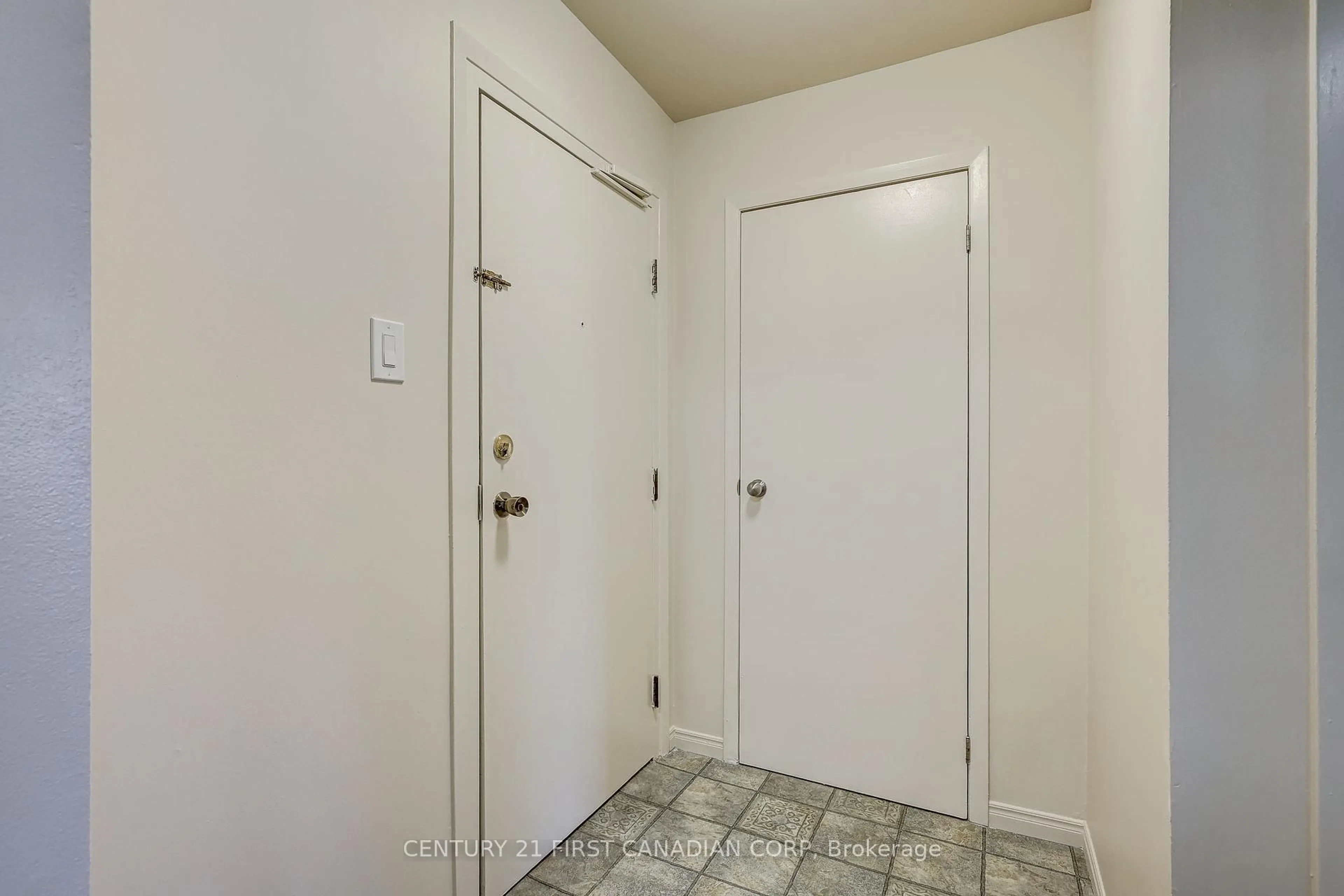 Indoor entryway for 130 Conway Dr #123, London South Ontario N6E 3M9