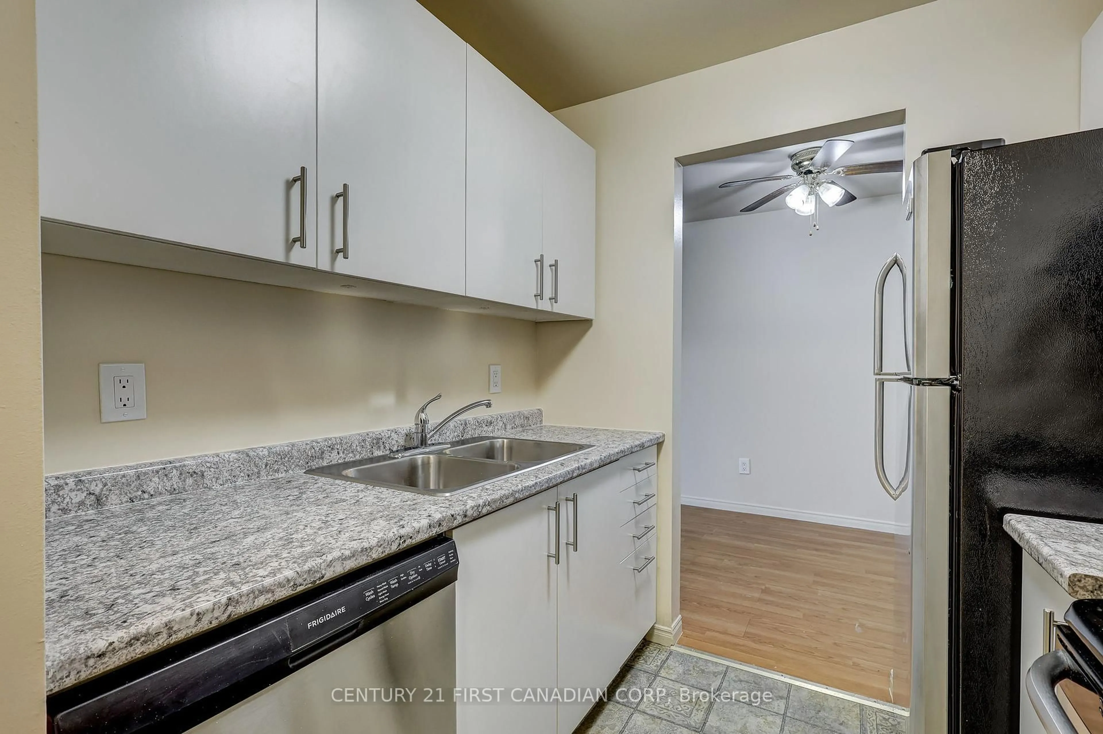 Standard kitchen, unknown for 130 Conway Dr #123, London South Ontario N6E 3M9