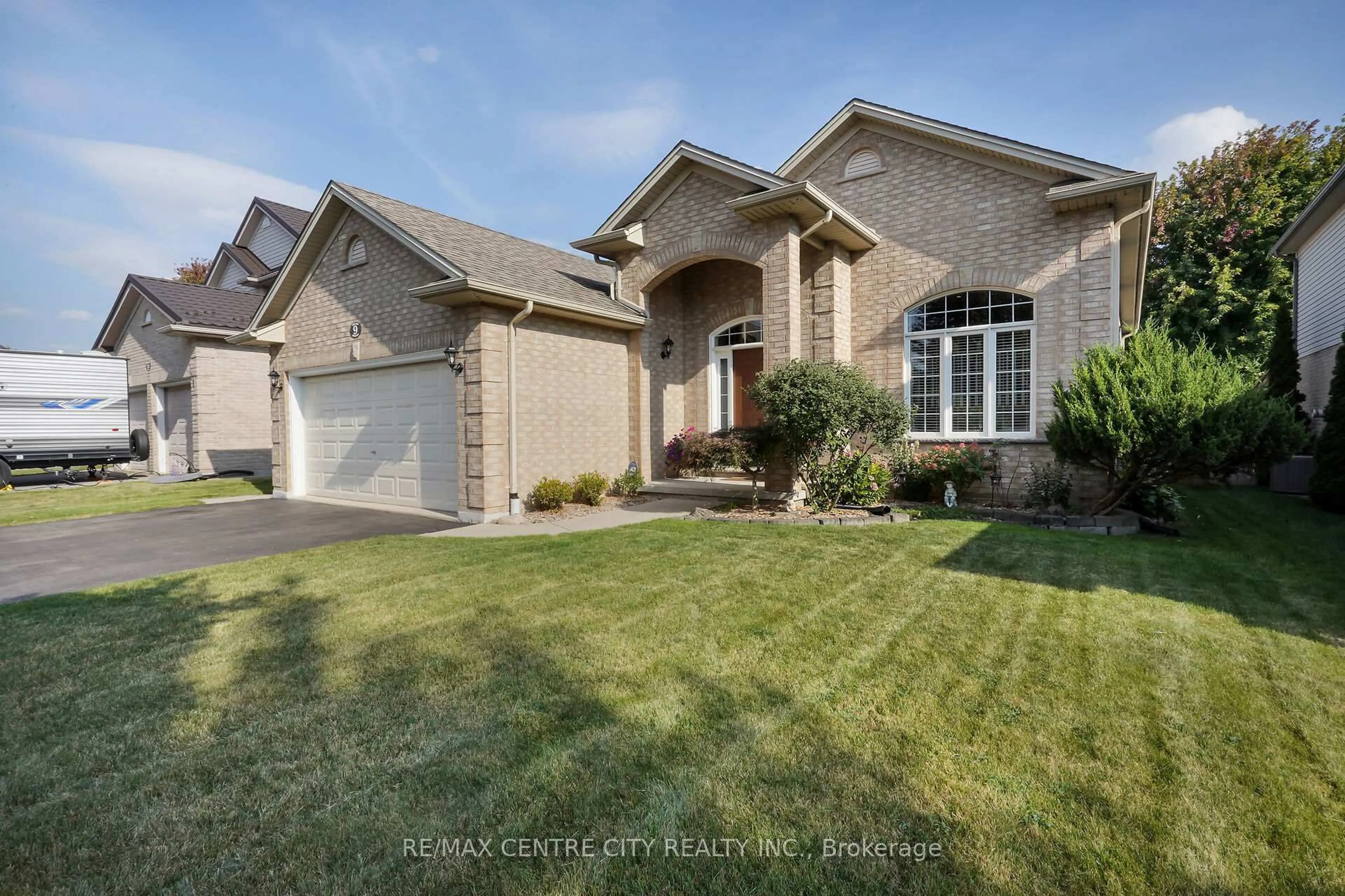 Unknown for 9 Willard Cres, Middlesex Centre Ontario N0L 1R0