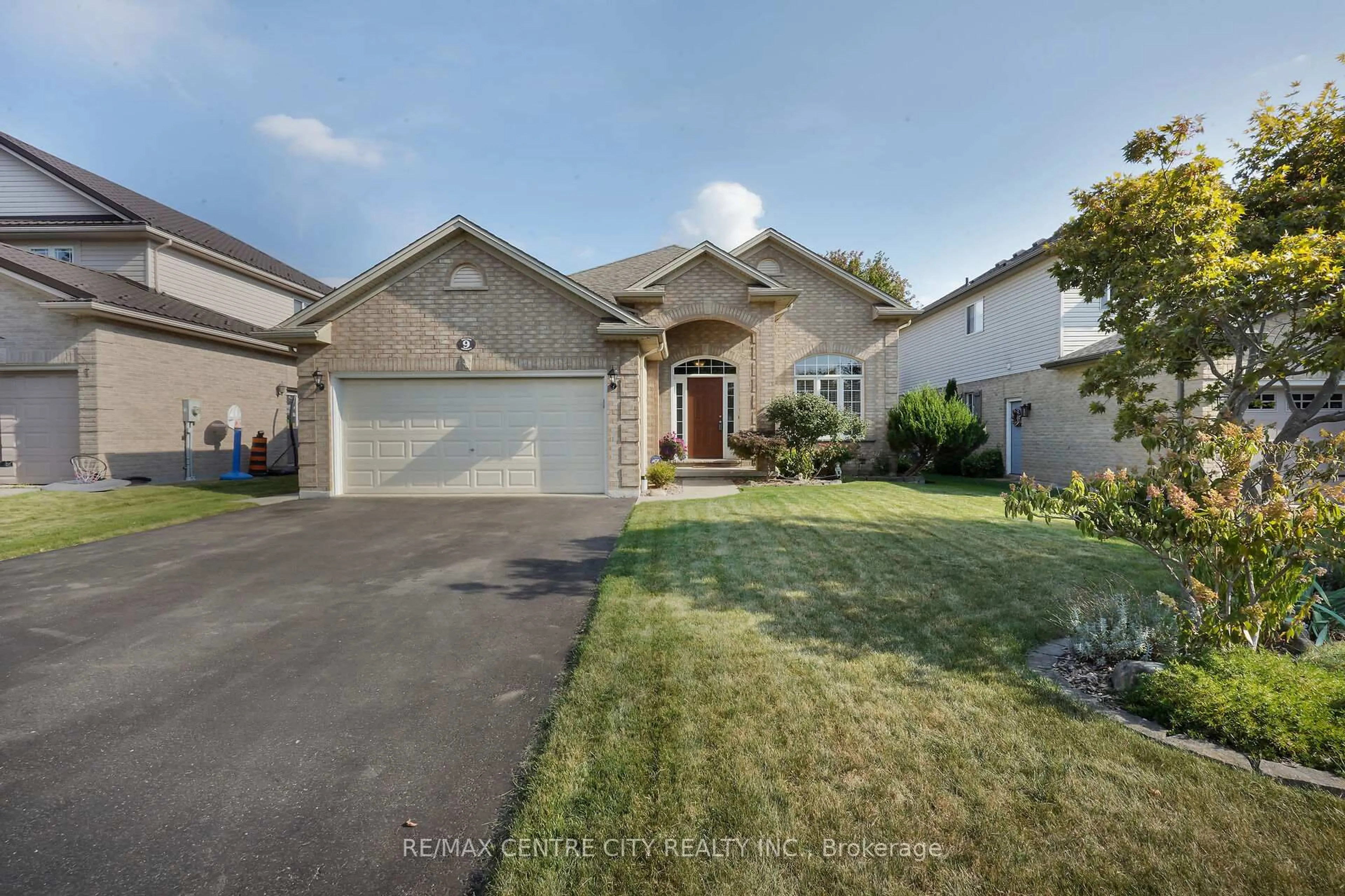 Home with vinyl exterior material, street for 9 Willard Cres, Middlesex Centre Ontario N0L 1R0