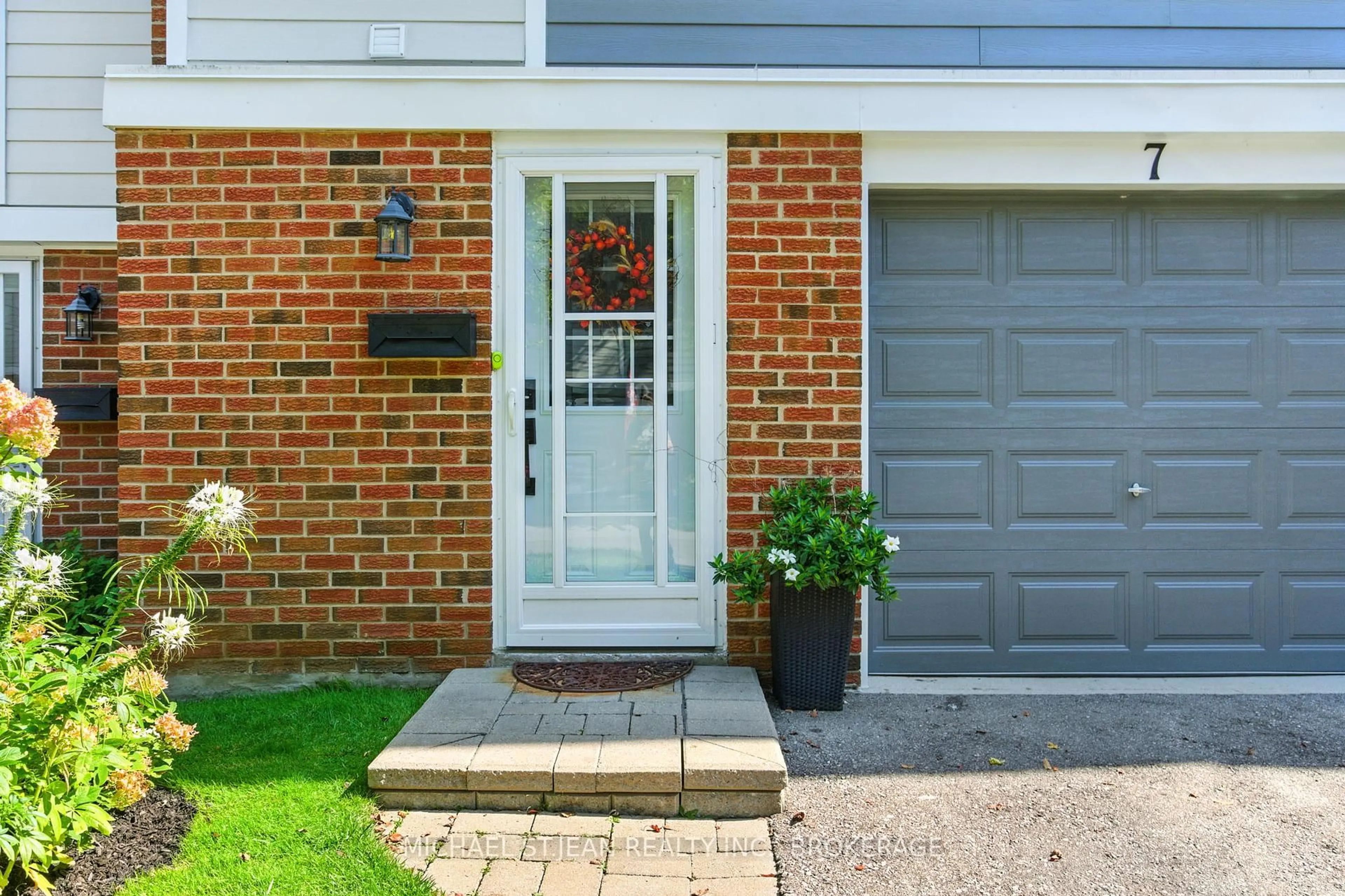 Home with brick exterior material, street for 7 Trudy Crt, Hamilton Ontario L9H 5P6