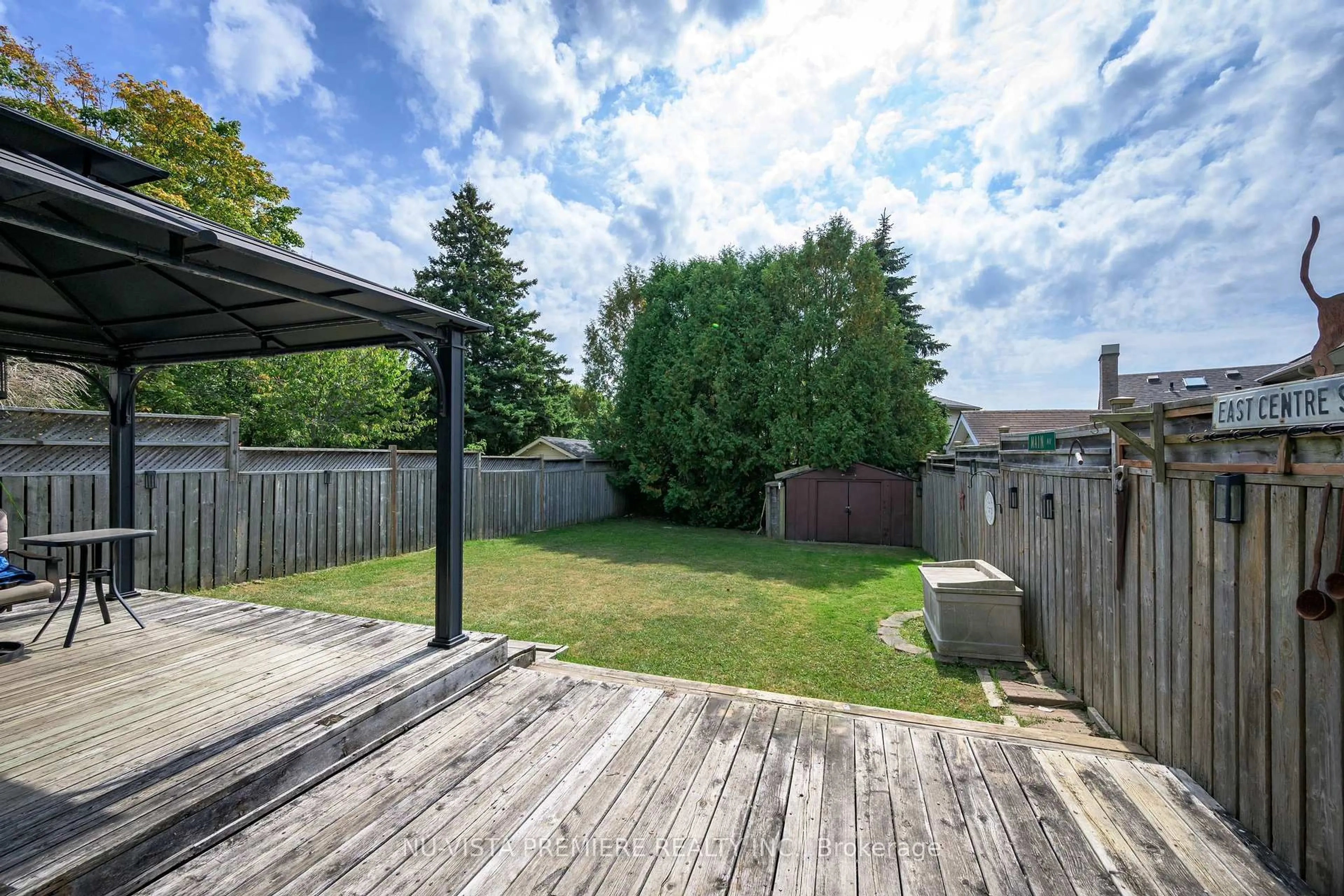Patio, unknown for 195 Banbury Rd, London South Ontario N5Z 4M1