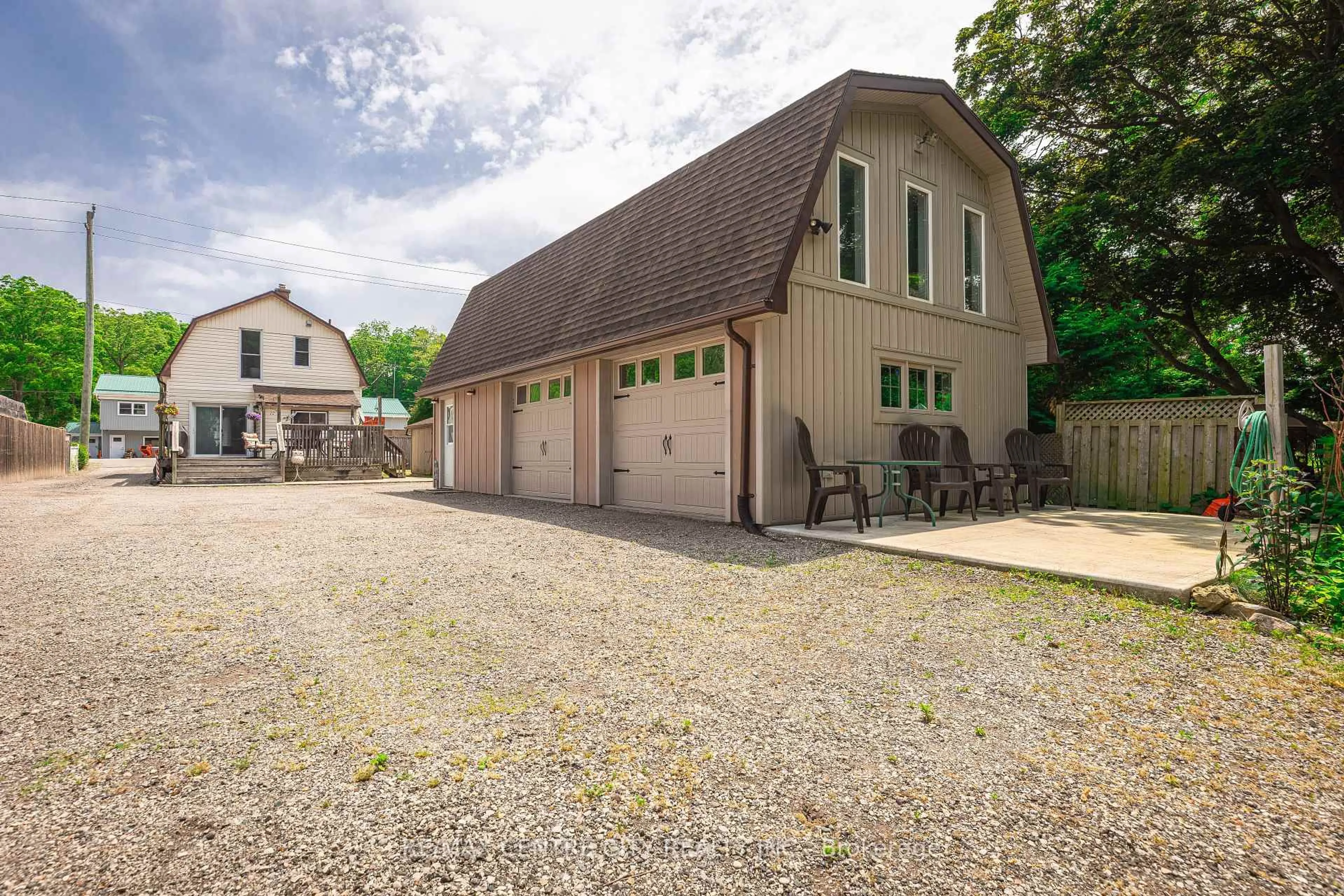 Indoor garage for 15 Sunset Dr, St. Thomas Ontario N5P 2J5