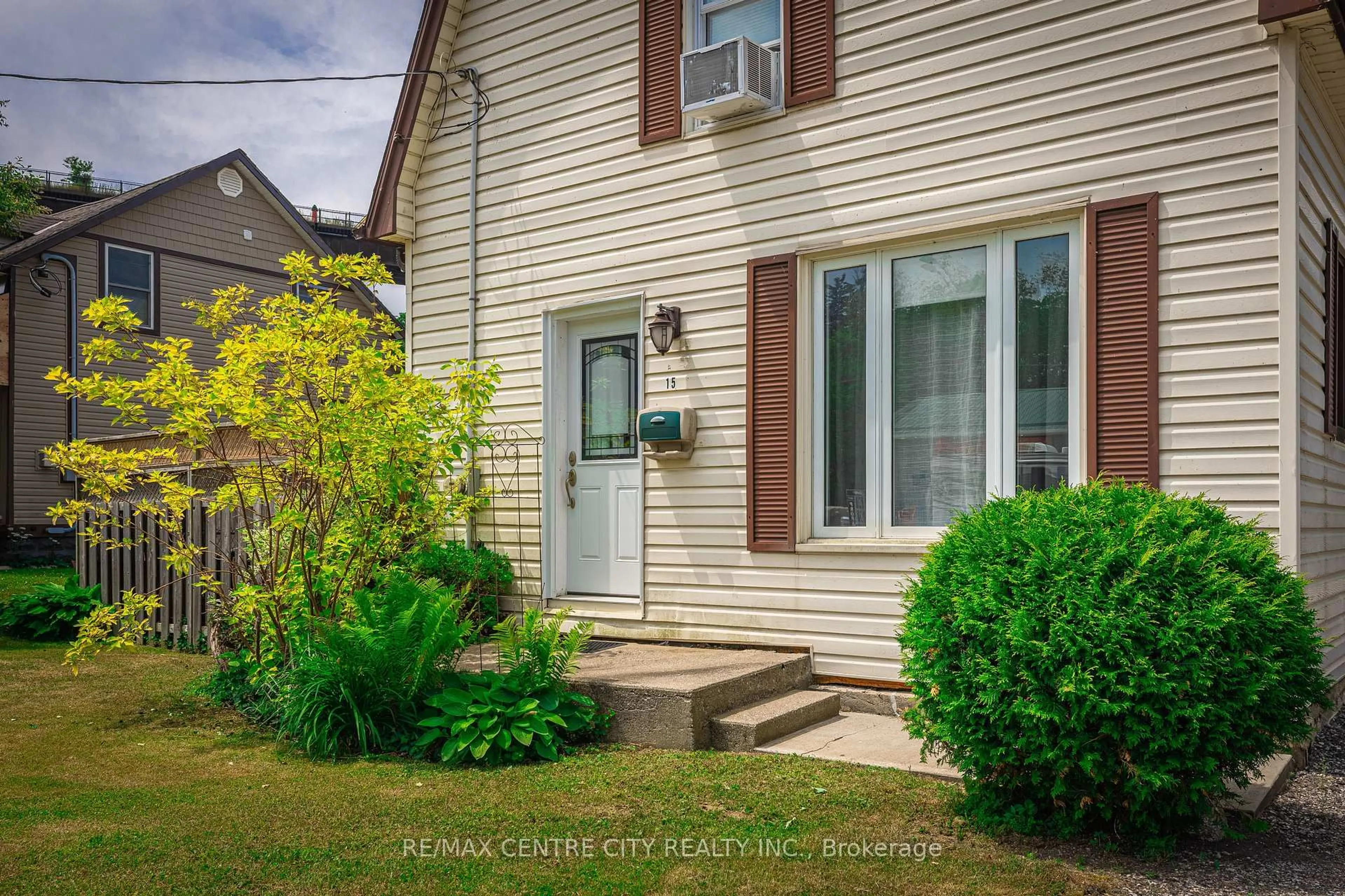 Home with vinyl exterior material, street for 15 Sunset Dr, St. Thomas Ontario N5P 2J5