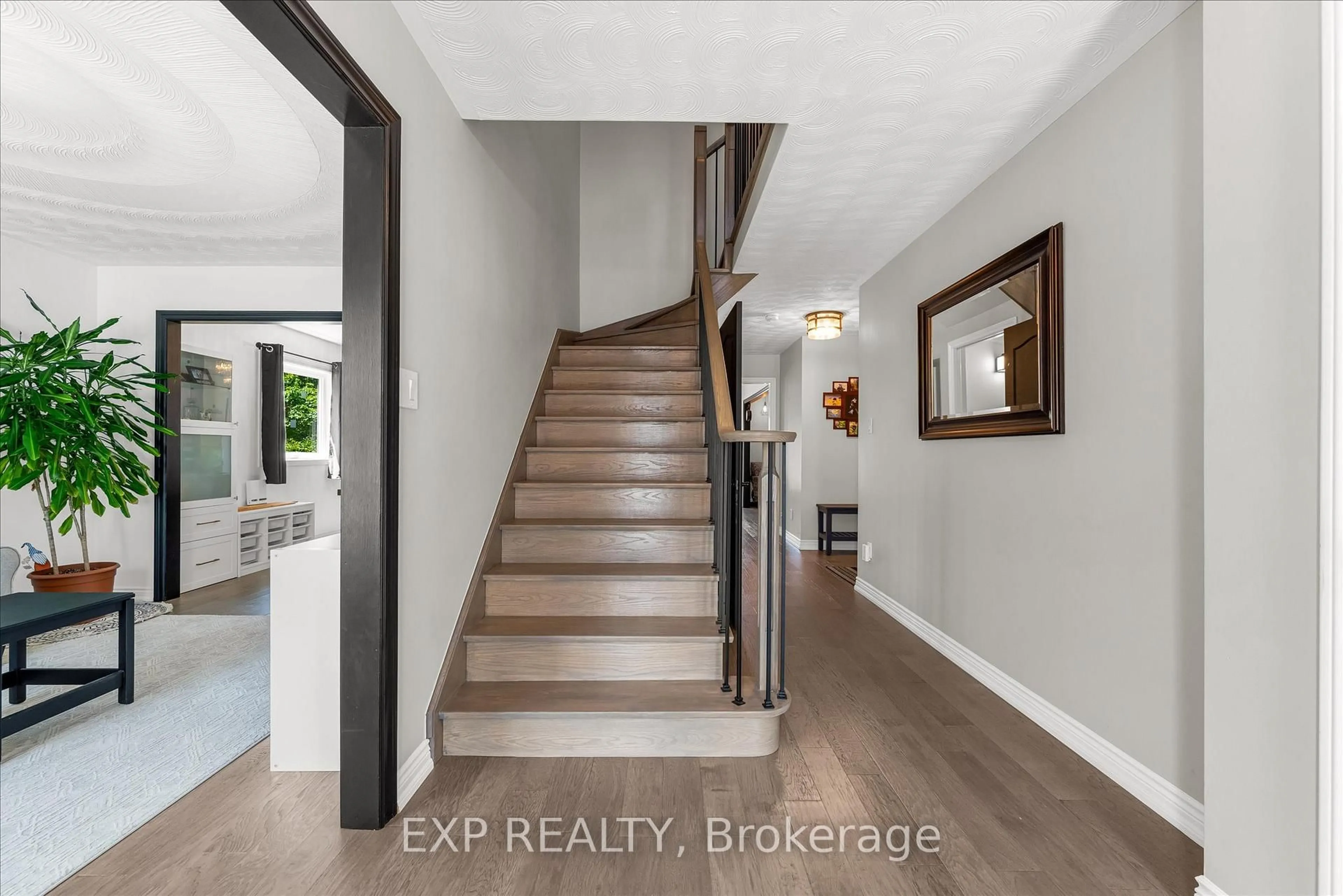 Indoor entryway for 239 Fruitland Rd, Hamilton Ontario L8E 5J8