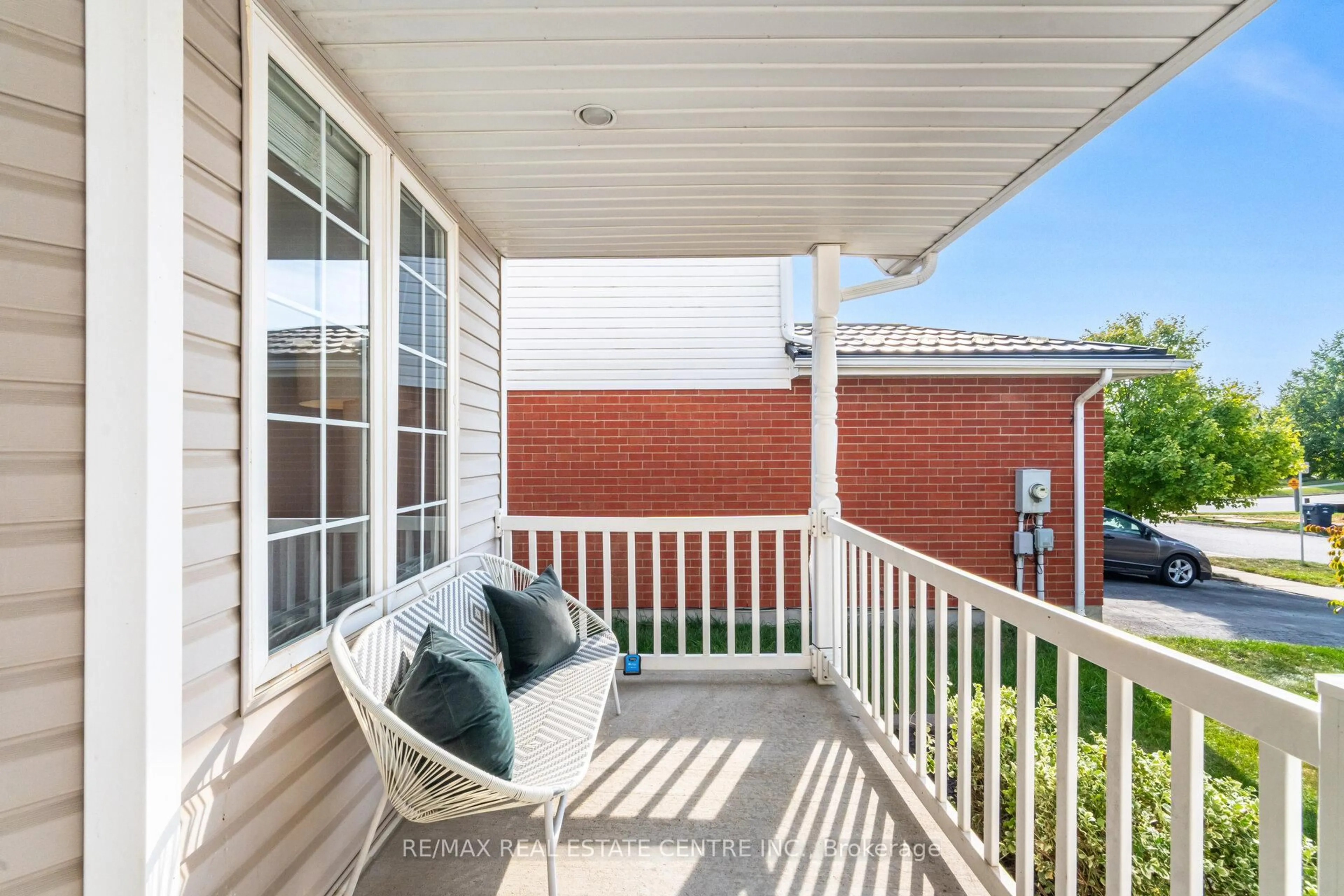 Patio, street for 127 Silurian Dr, Guelph Ontario N1E 7G2