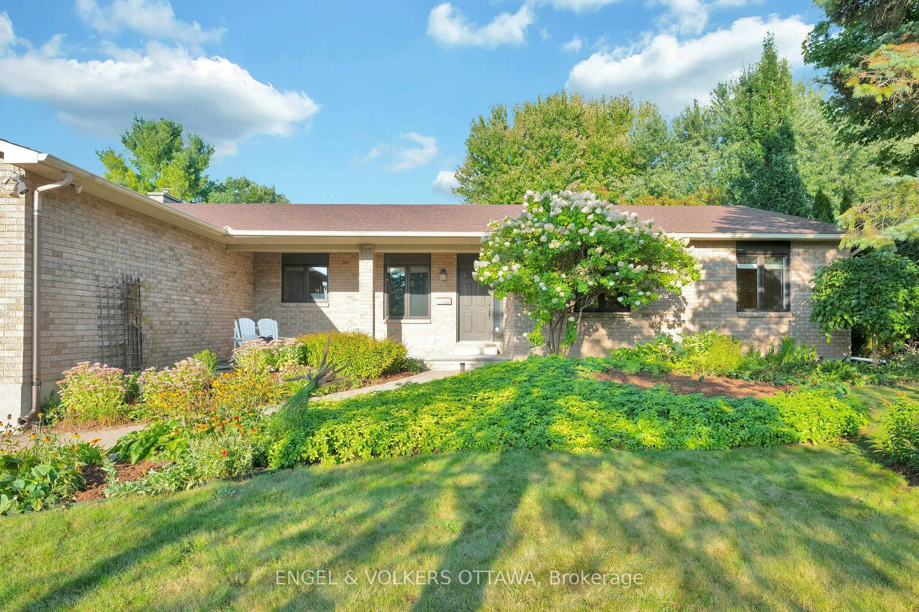 Home with brick exterior material, street for 5233 Mclean Cres, Manotick Ontario K4M 1G1