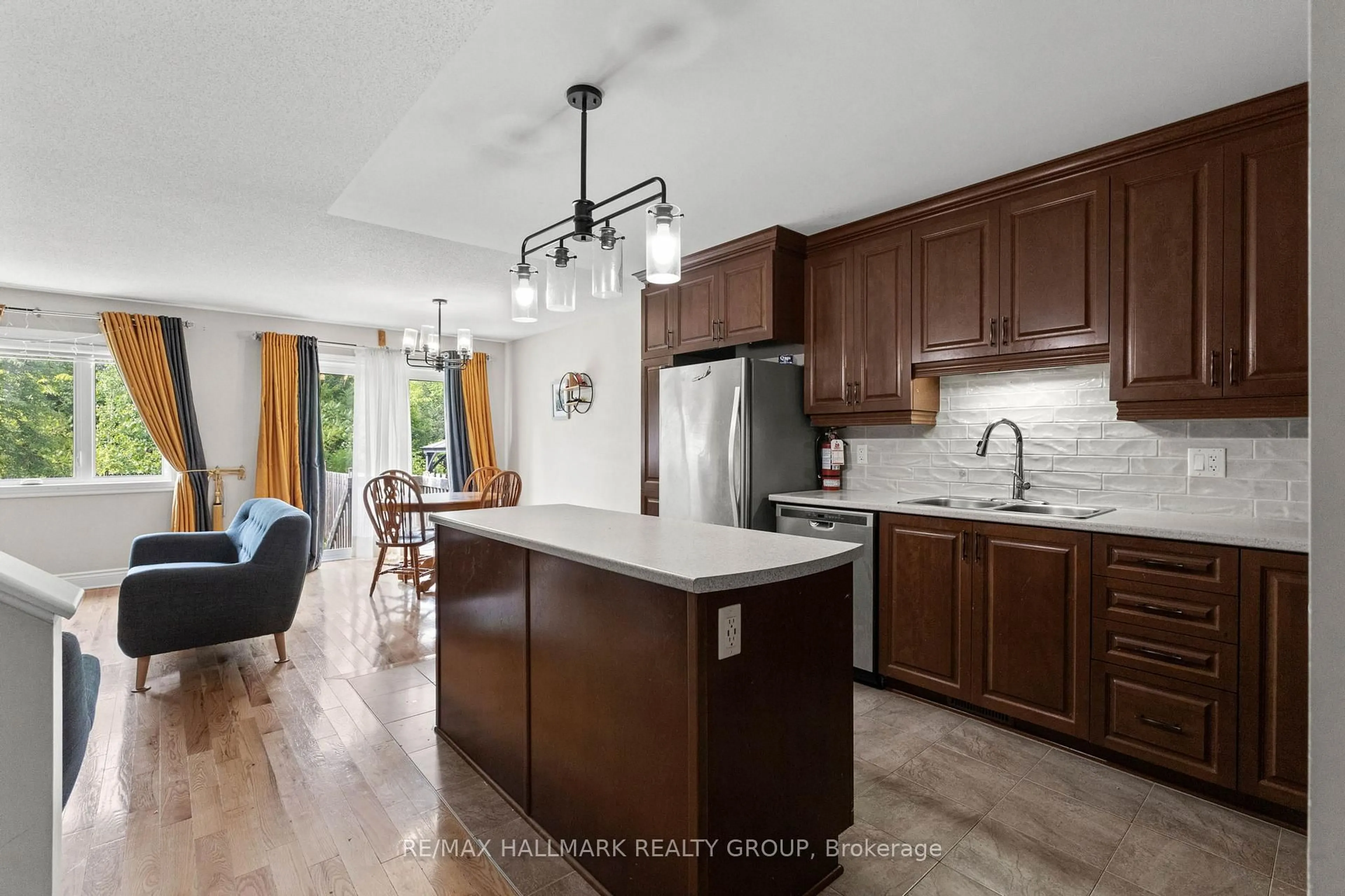Open concept kitchen, unknown for 2309 Marble Cres, Clarence-Rockland Ontario K4K 0G9