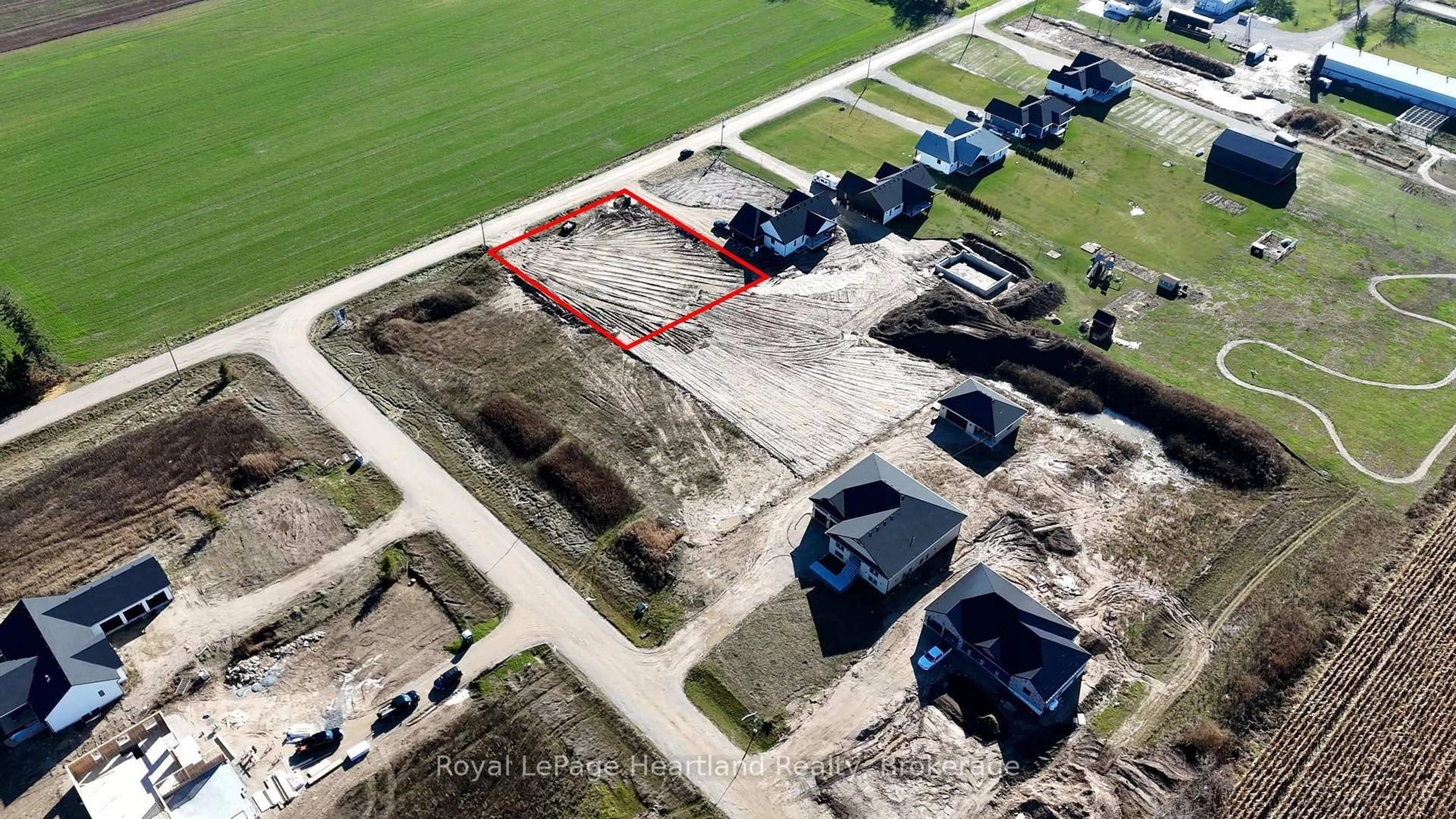 A pic from outside/outdoor area/front of a property/back of a property/a pic from drone, building for 84347 Kent St, Huron East Ontario N0G 1H0