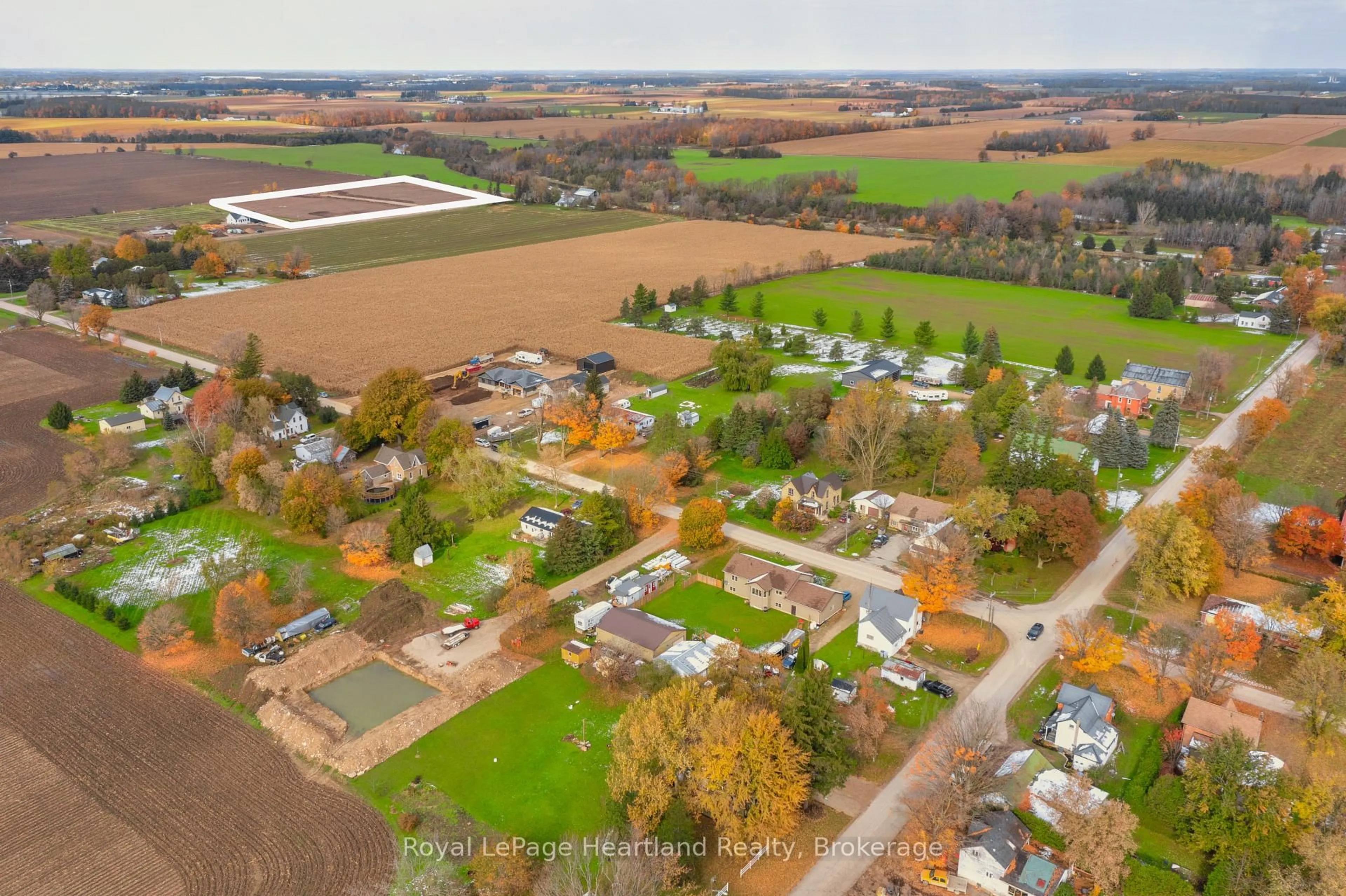 A pic from outside/outdoor area/front of a property/back of a property/a pic from drone, street for 84347 Kent St, Huron East Ontario N0G 1H0