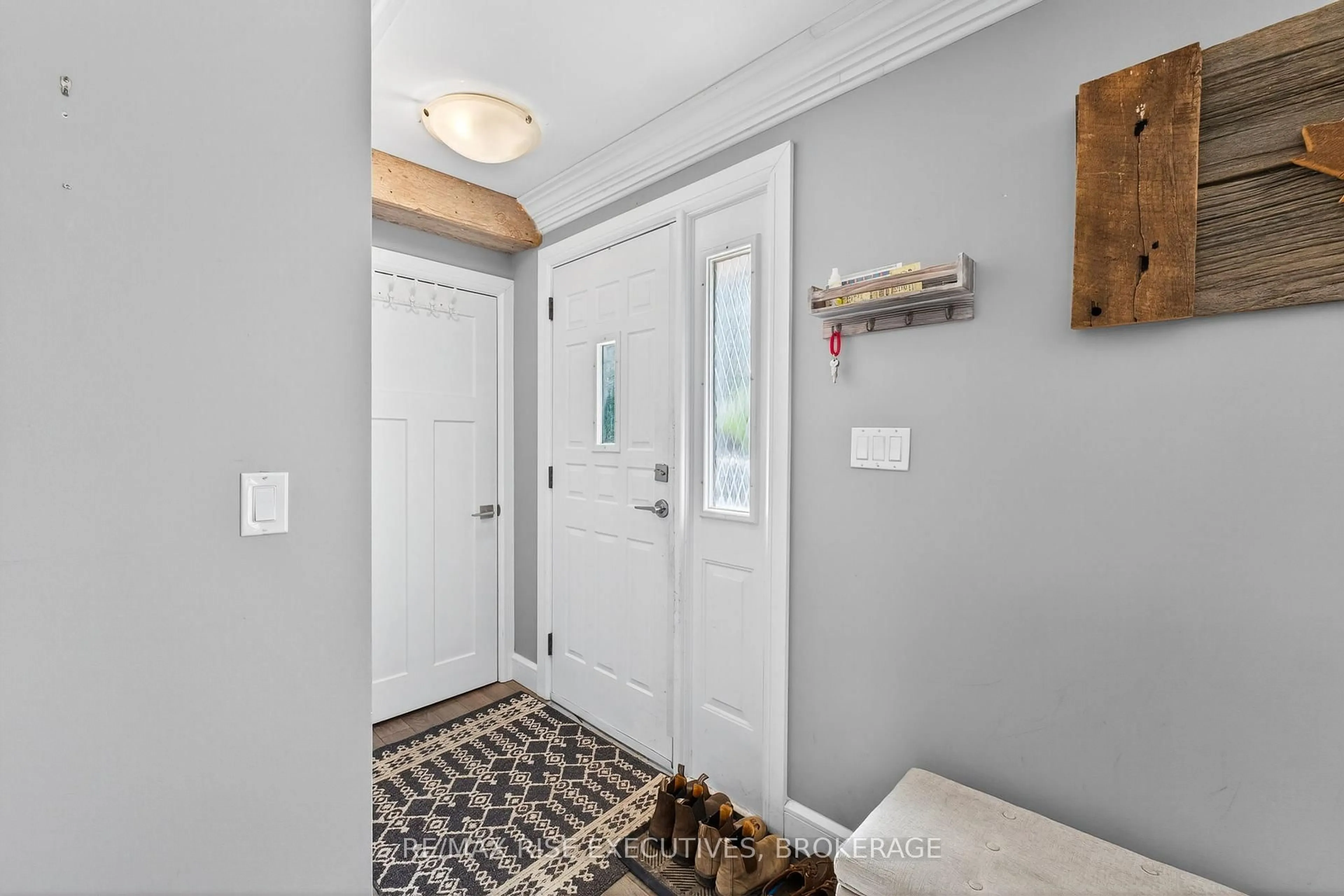 Indoor entryway for 309 Arrowhead Pl, Kingston Ontario K7M 3L4