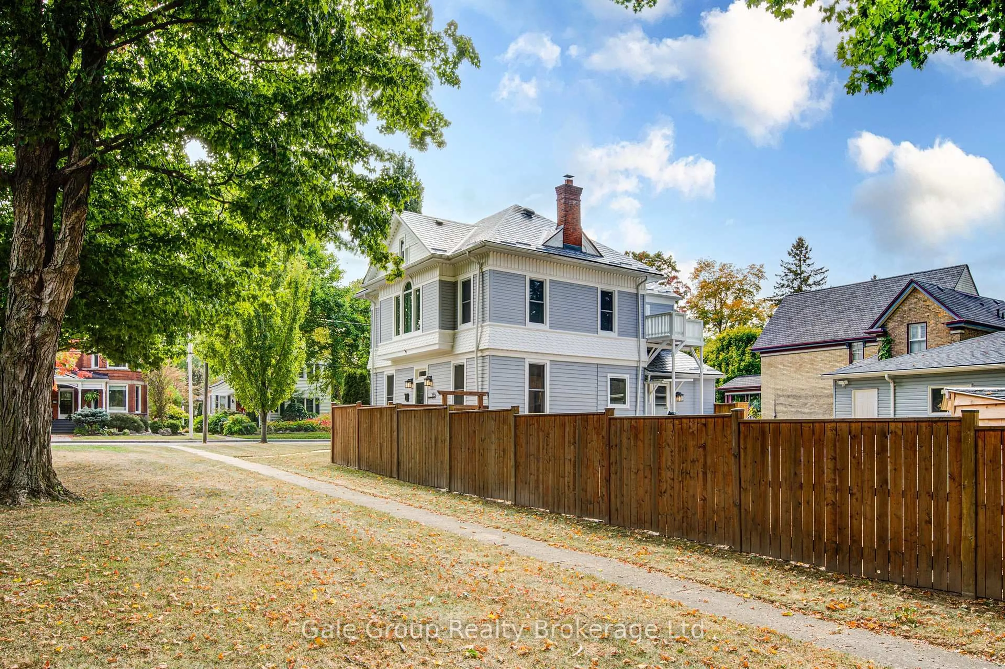 Unknown for 155 Vansittart Ave, Woodstock Ontario N4S 6E7