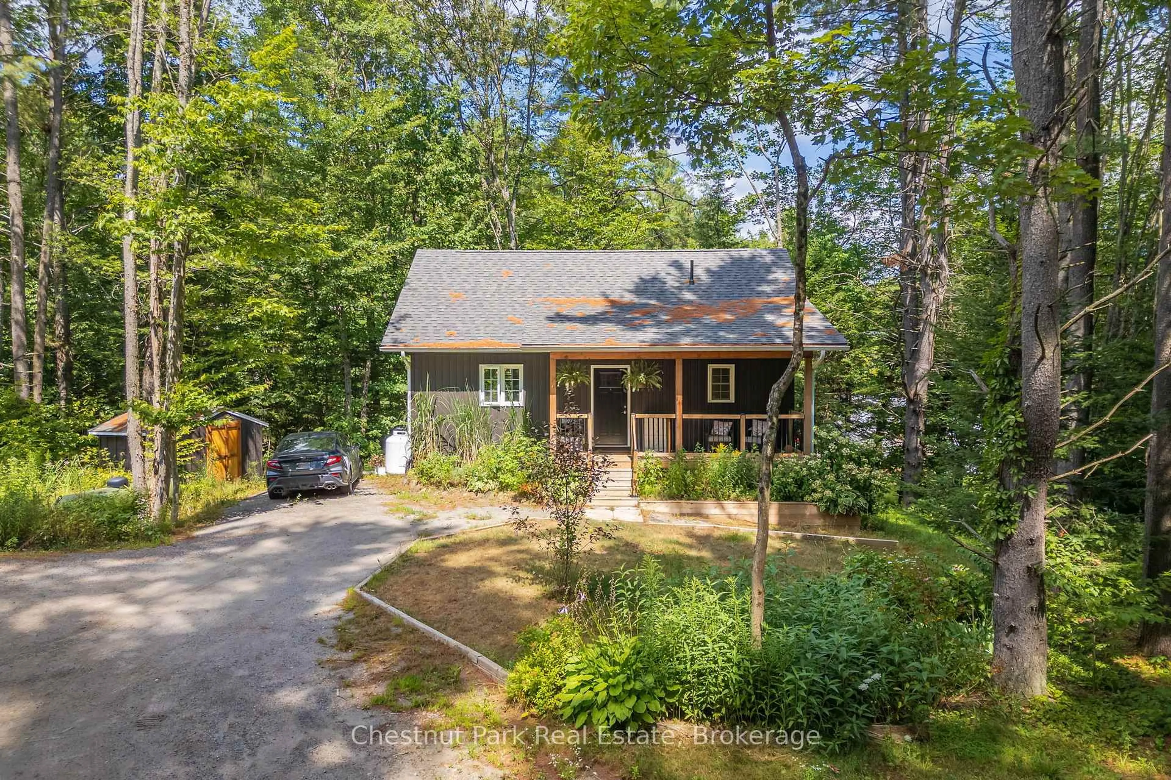 A pic from outside/outdoor area/front of a property/back of a property/a pic from drone, unknown for 2698 Old Muskoka Rd, Huntsville Ontario P0B 1M0