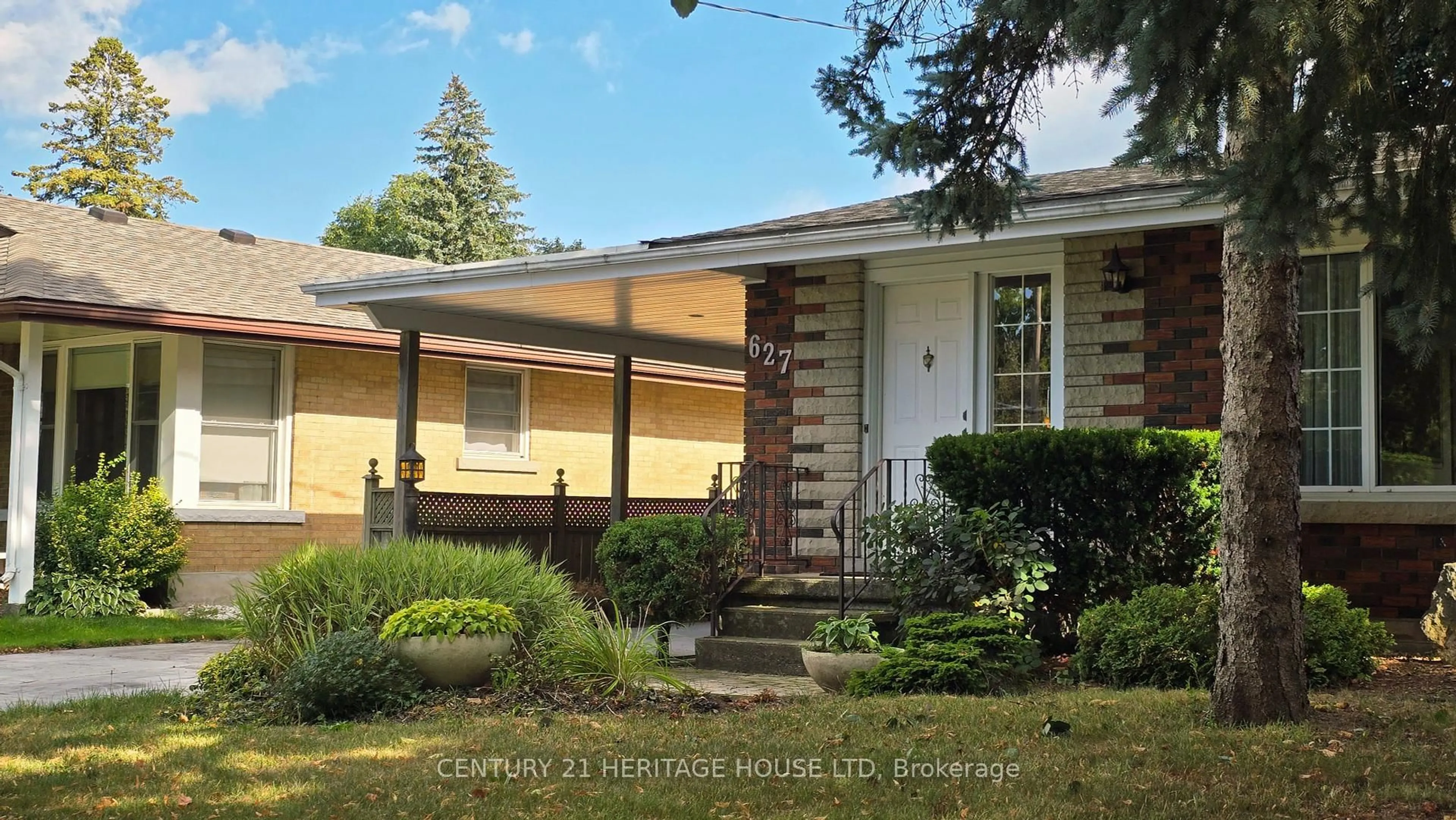 Home with vinyl exterior material, street for 627 Krug St, Kitchener Ontario N2B 1L9