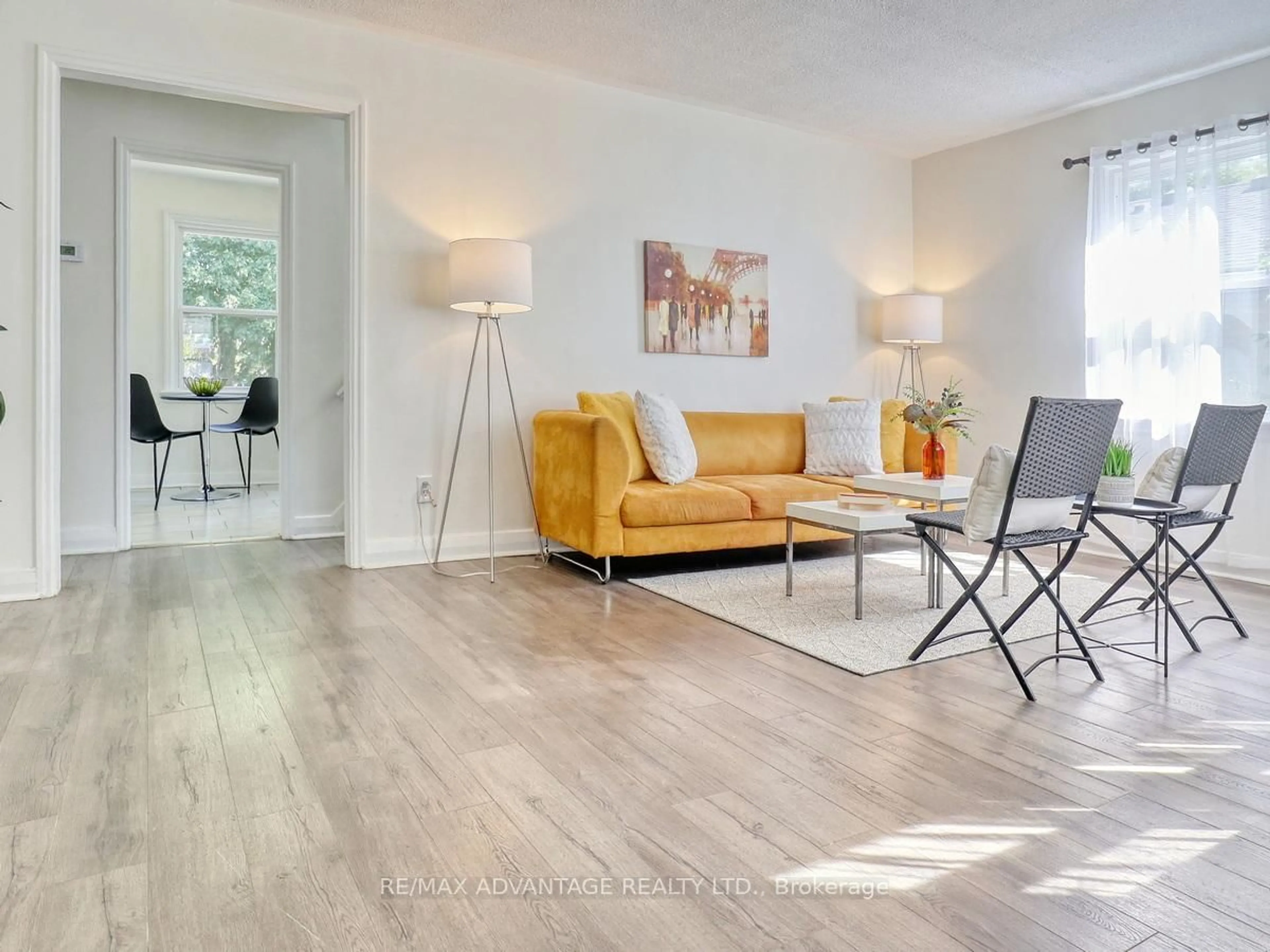 Living room with furniture, wood/laminate floor for 80 Empire St, London East Ontario N5Y 1G7