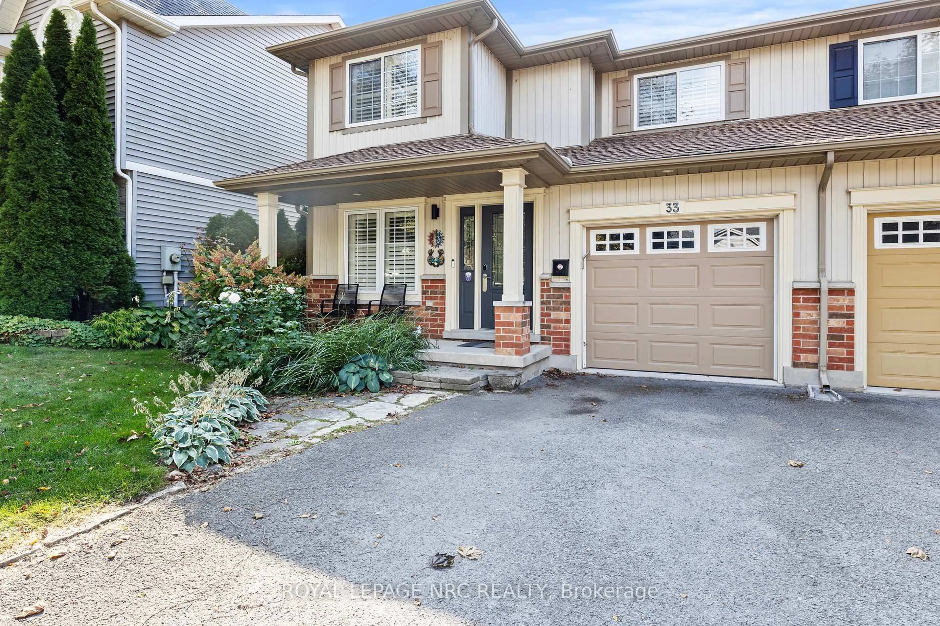 Home with brick exterior material, street for 33 BROADWAY Ave, St. Catharines Ontario L2M 1M3